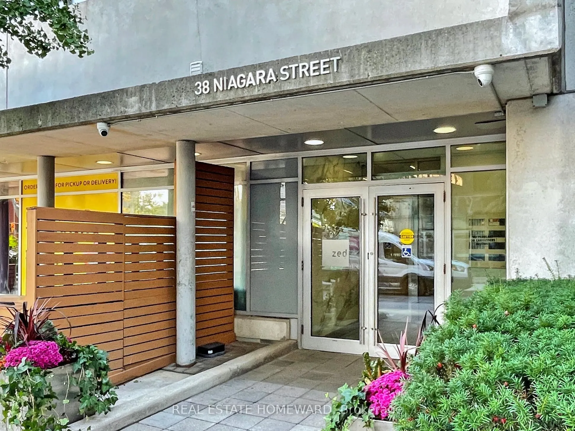 38 Niagara Street, #601