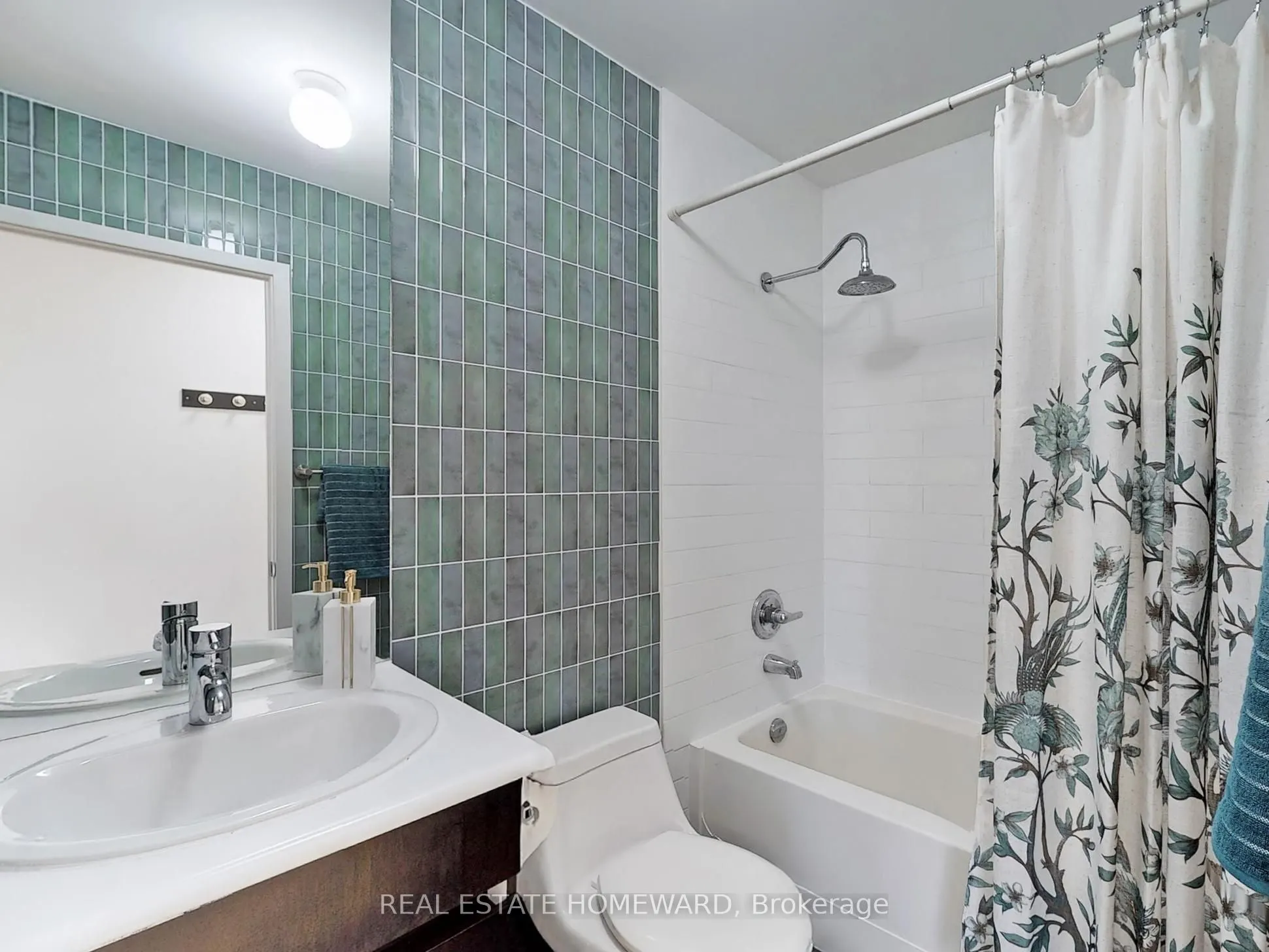 38 Niagara Street, #601