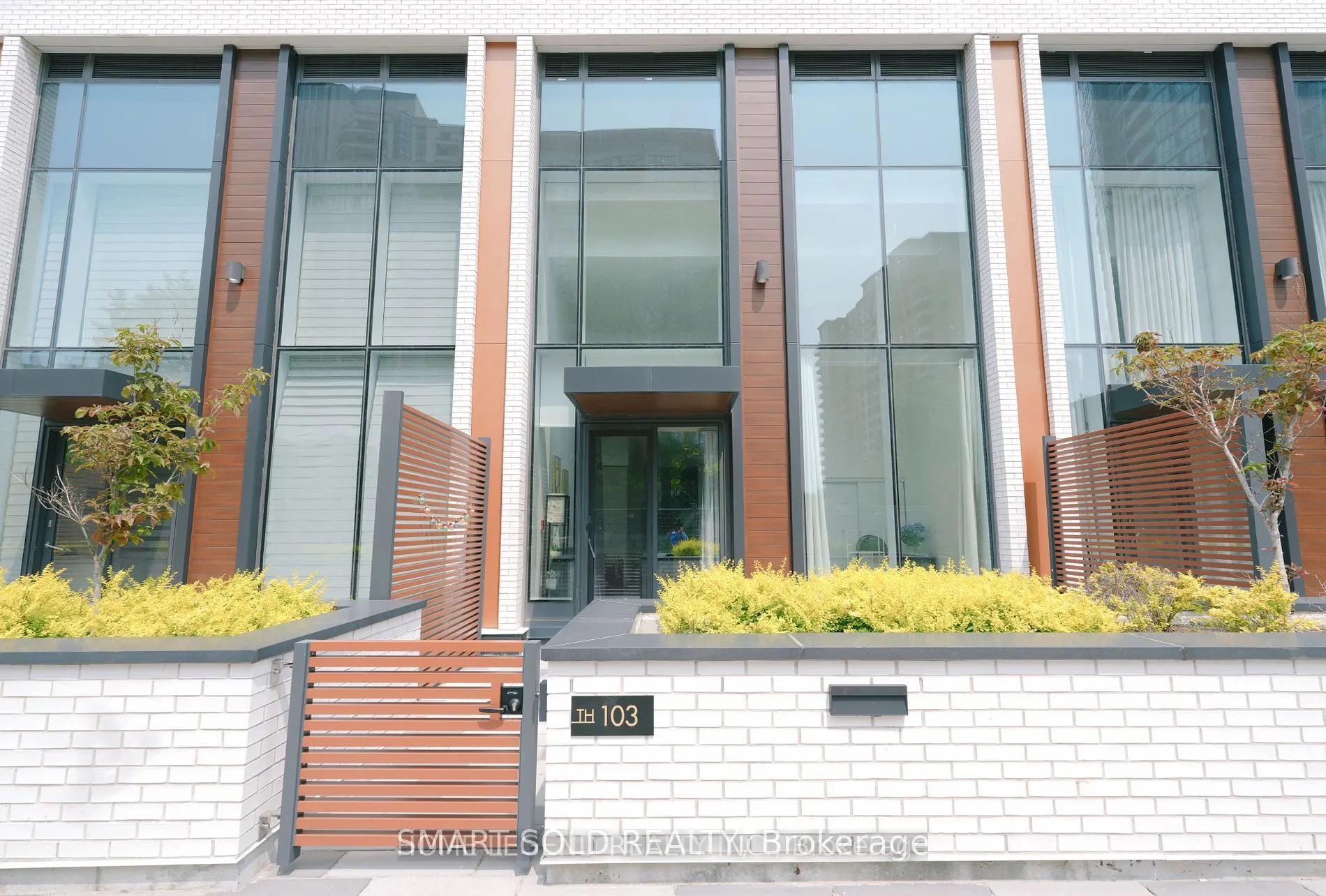 15 Holmes Avenue, #103