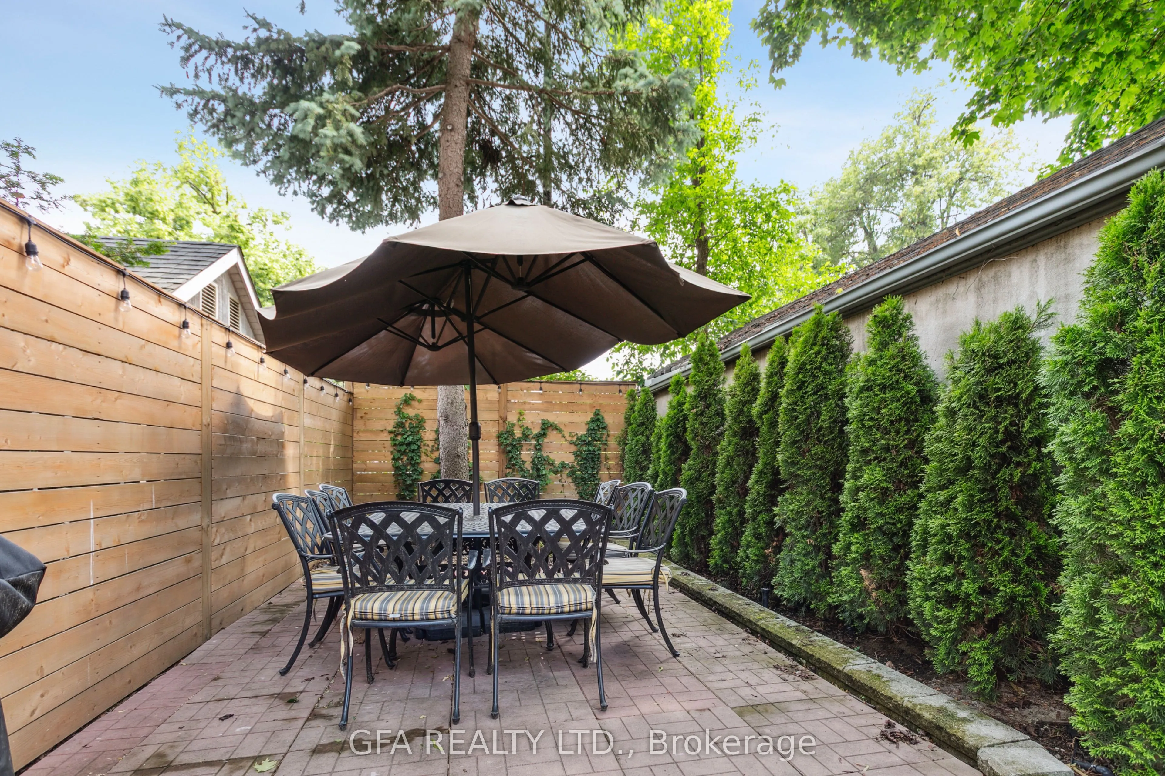 423 Manor Road E