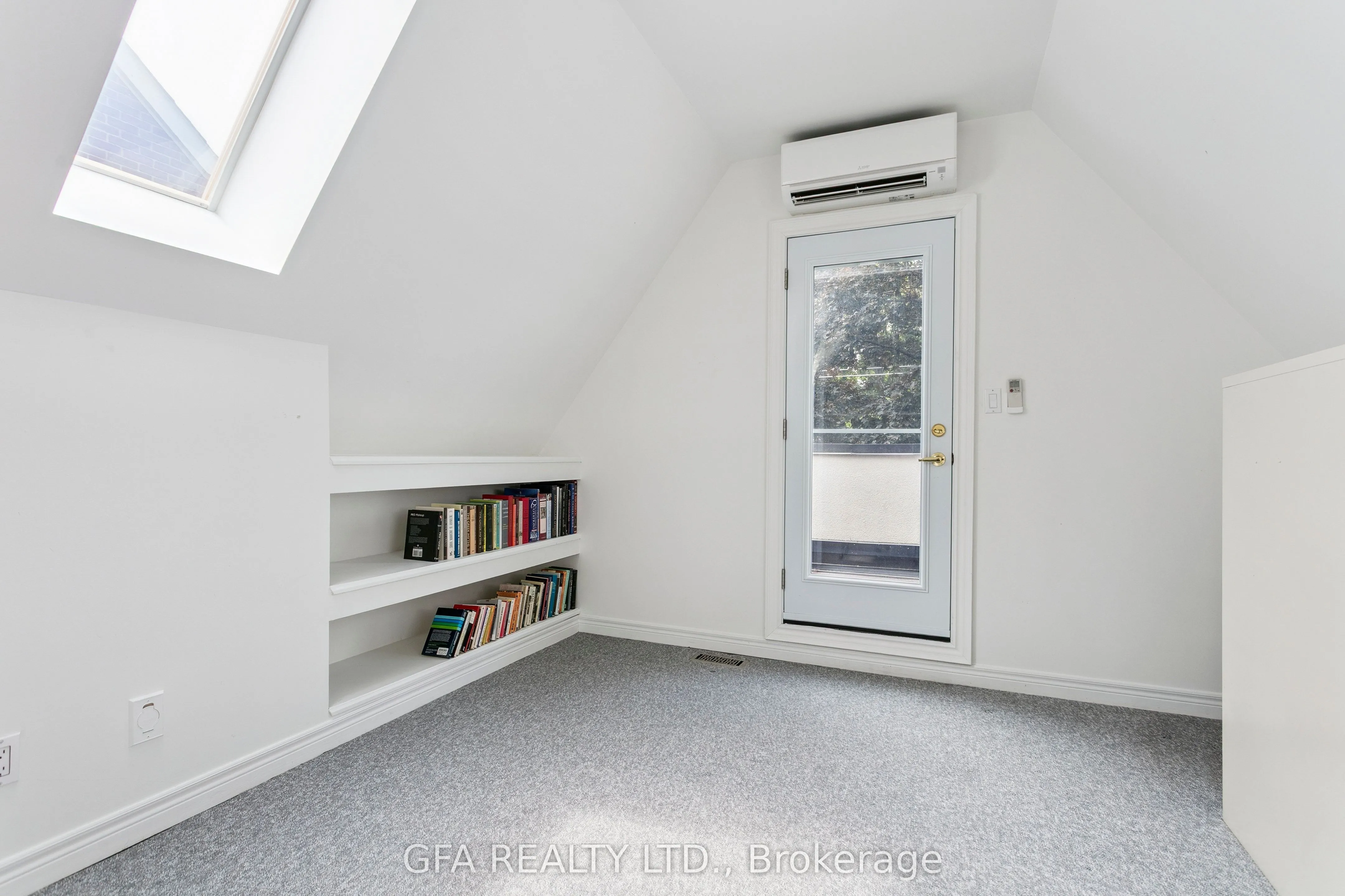 423 Manor Road E