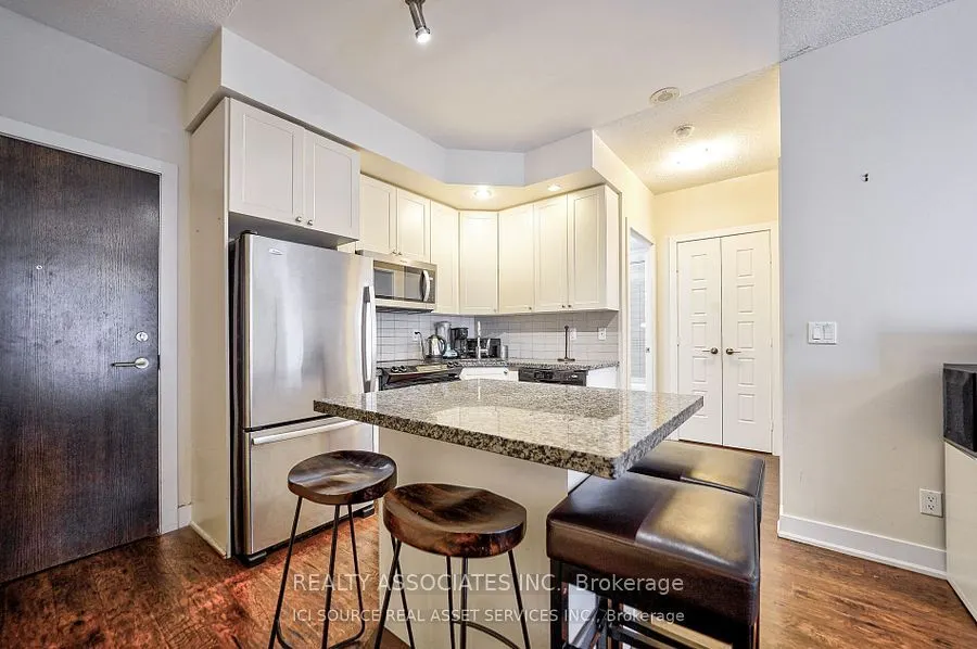 28 Linden Street, #901