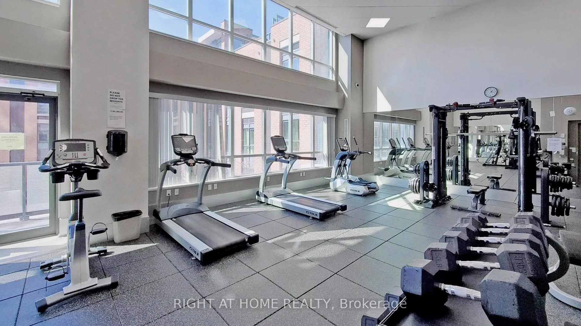 68 Canterbury Place, #902