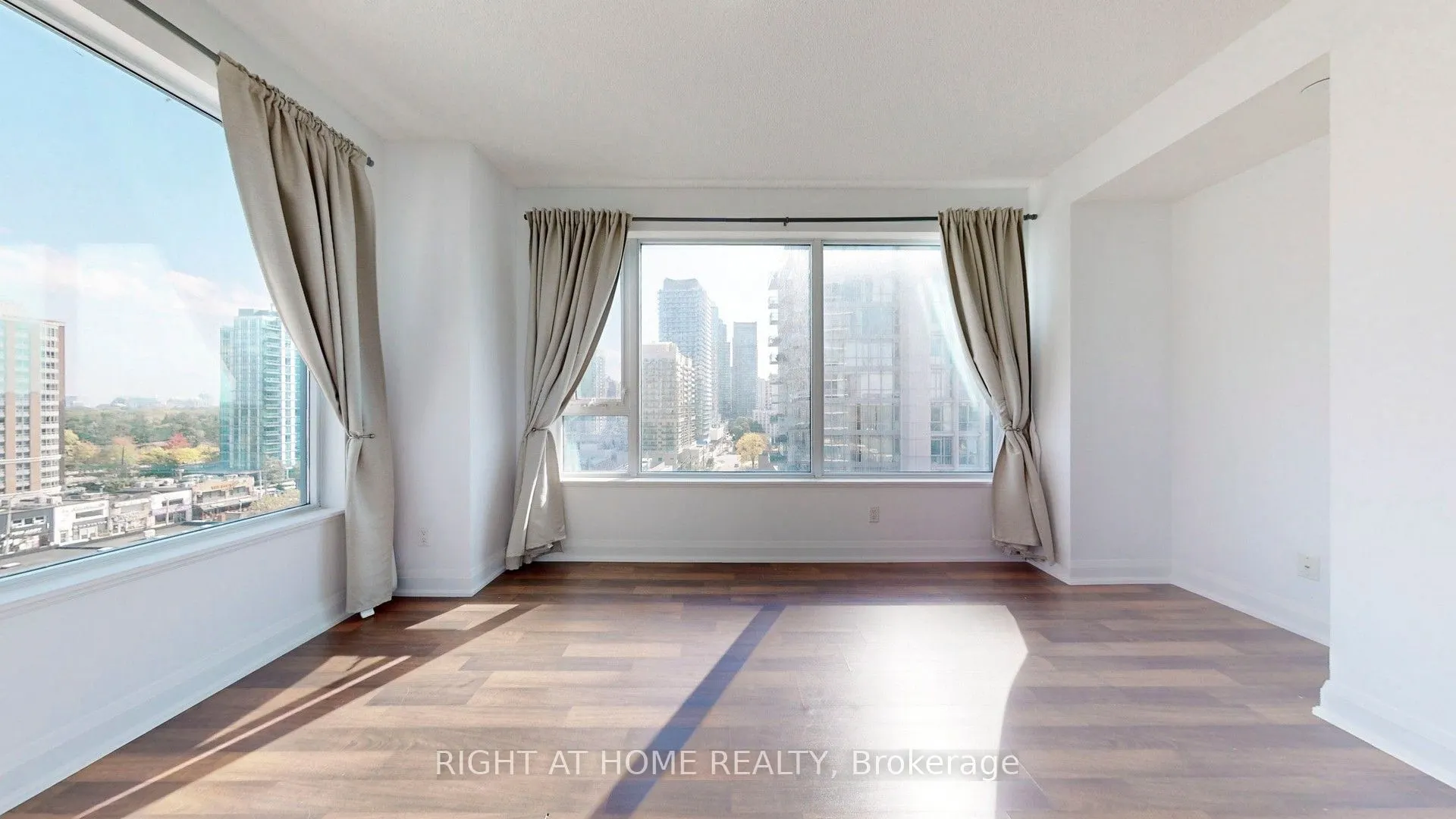 68 Canterbury Place, #902