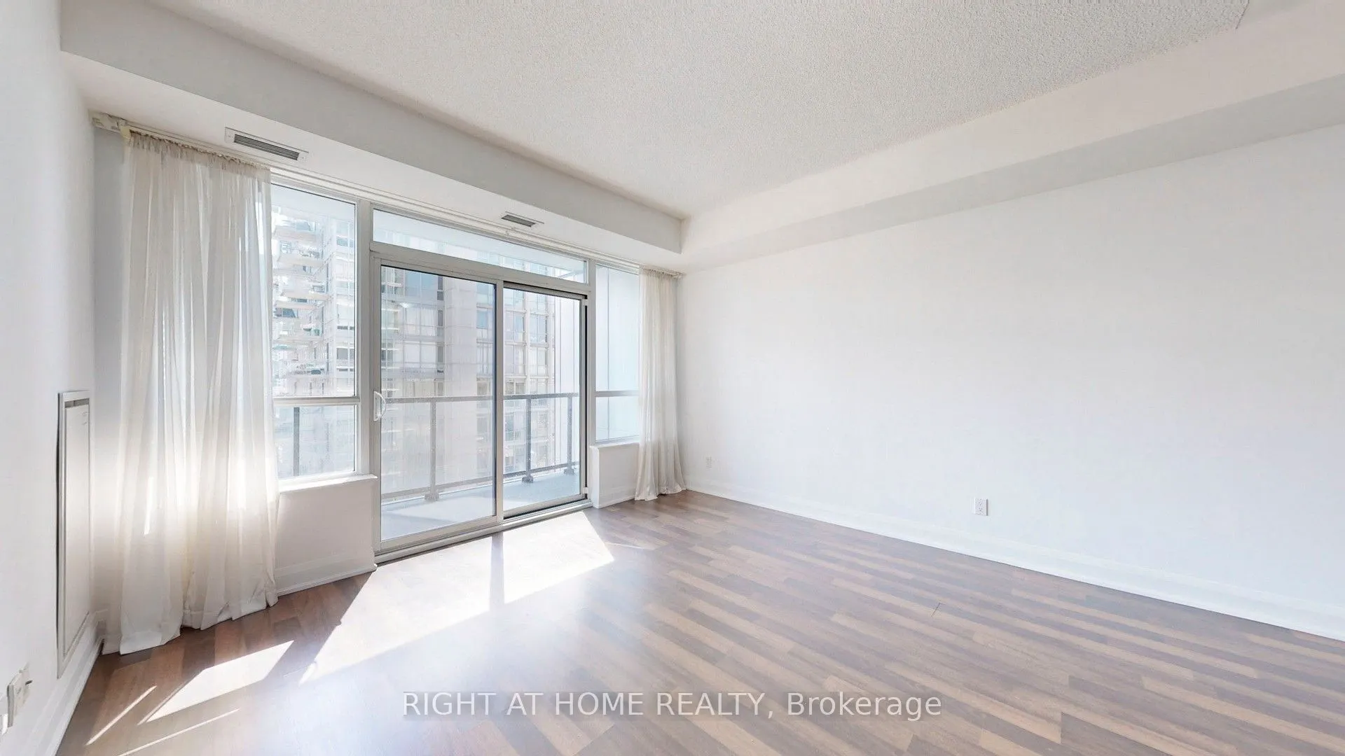 68 Canterbury Place, #902