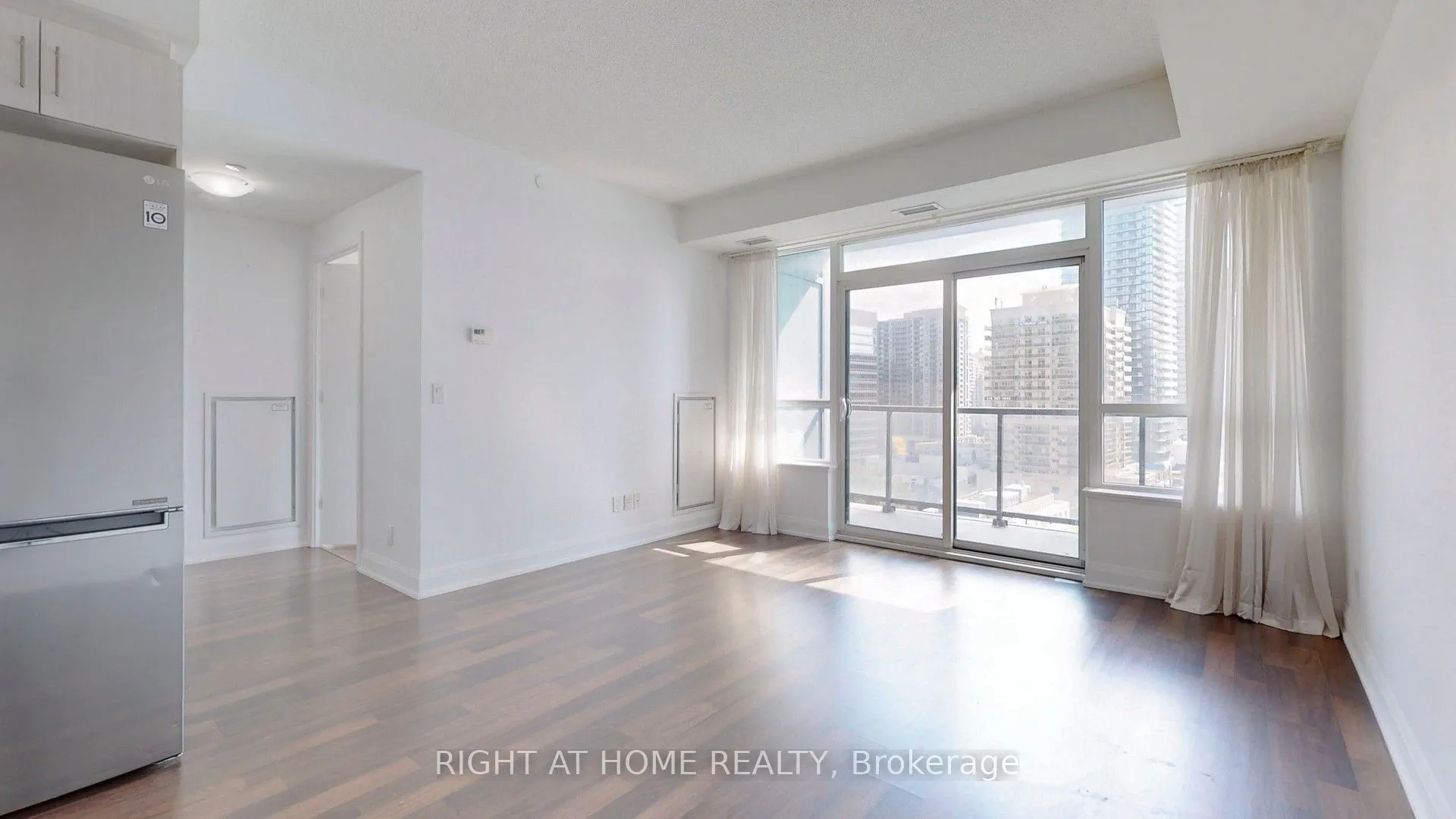 68 Canterbury Place, #902