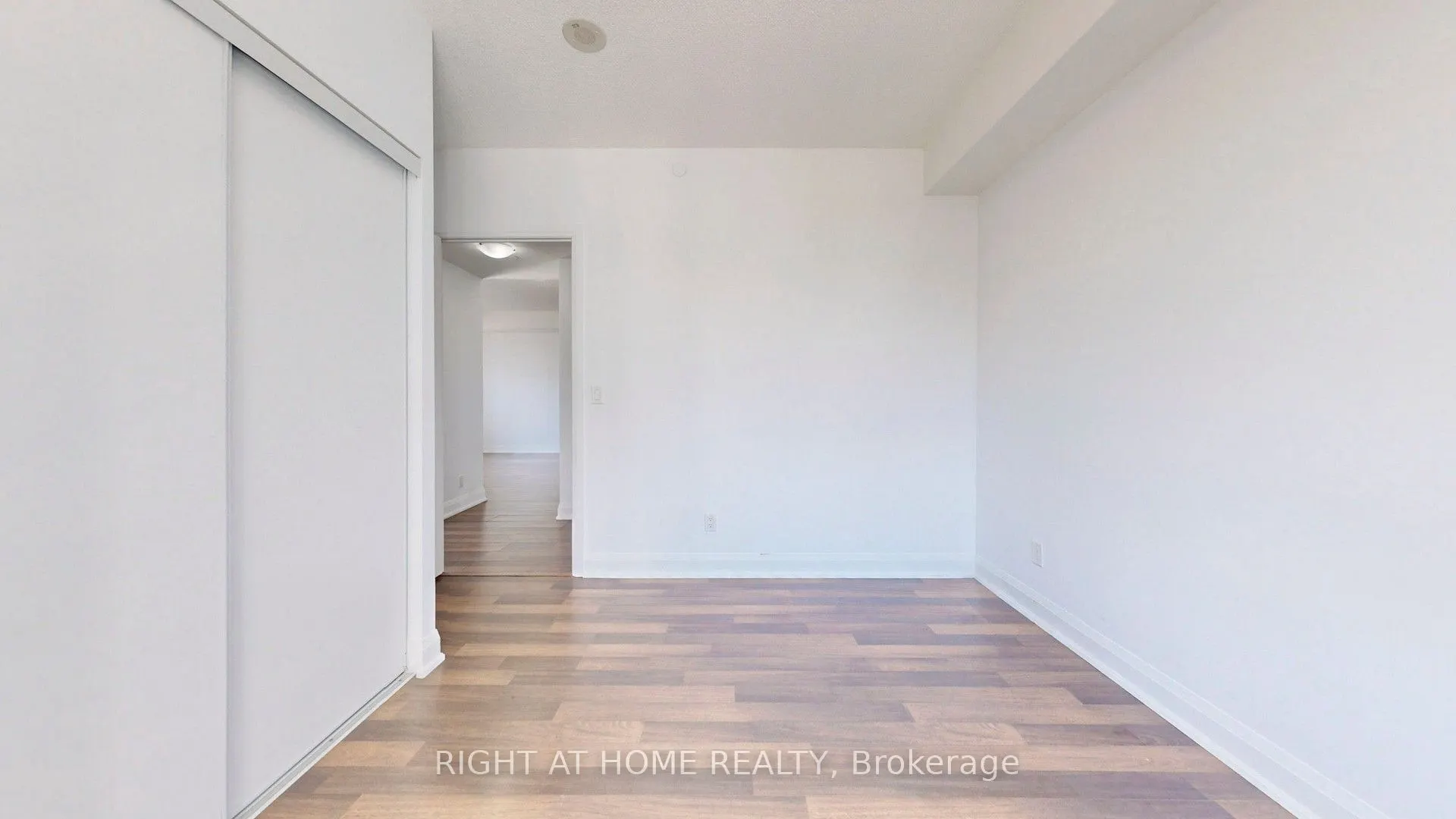 68 Canterbury Place, #902