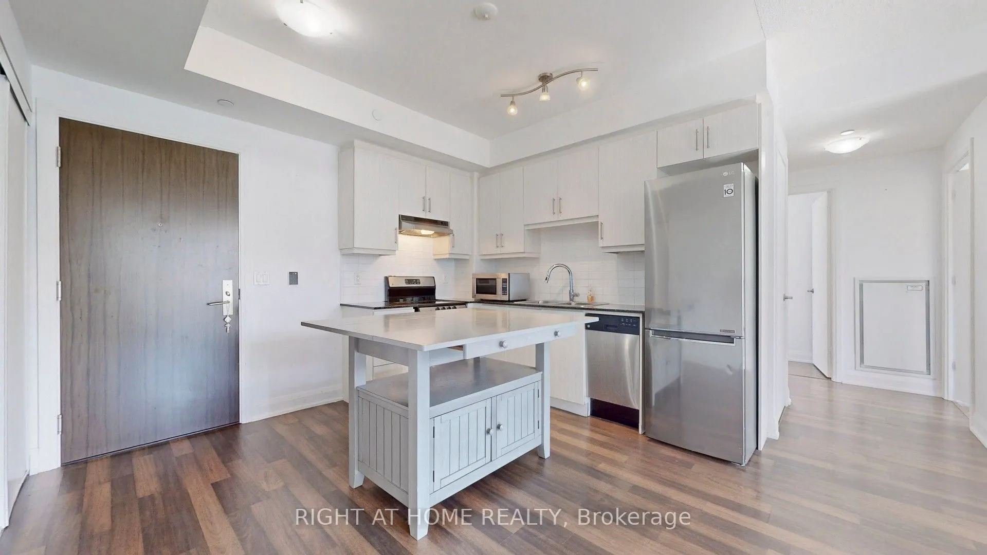 68 Canterbury Place, #902