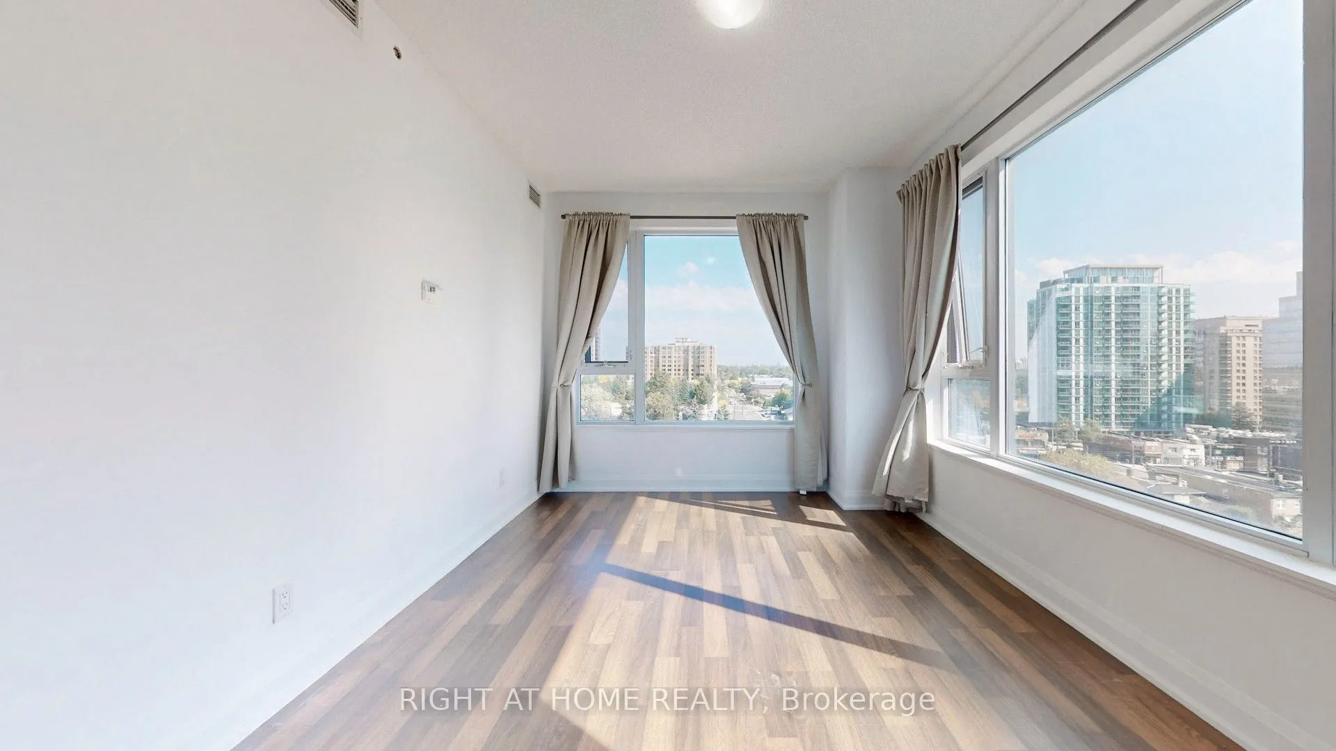 68 Canterbury Place, #902