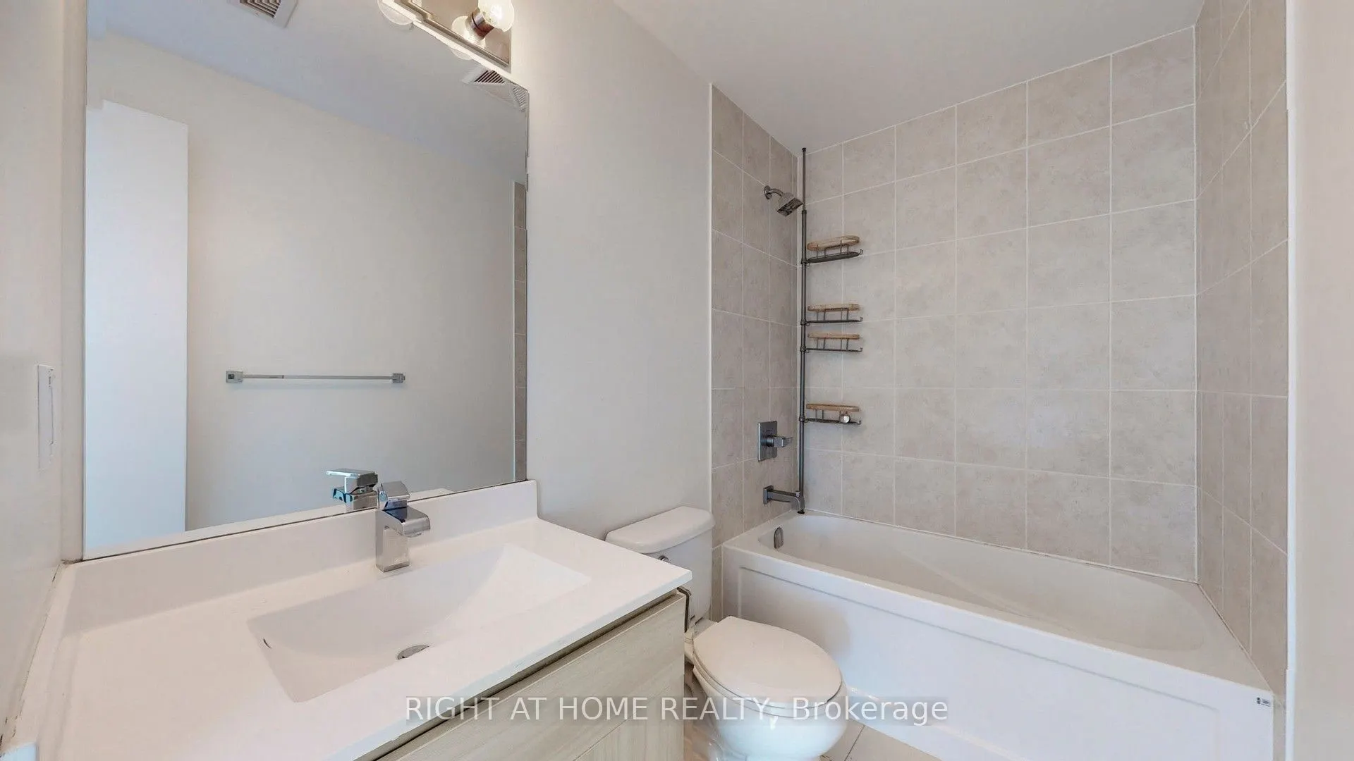 68 Canterbury Place, #902