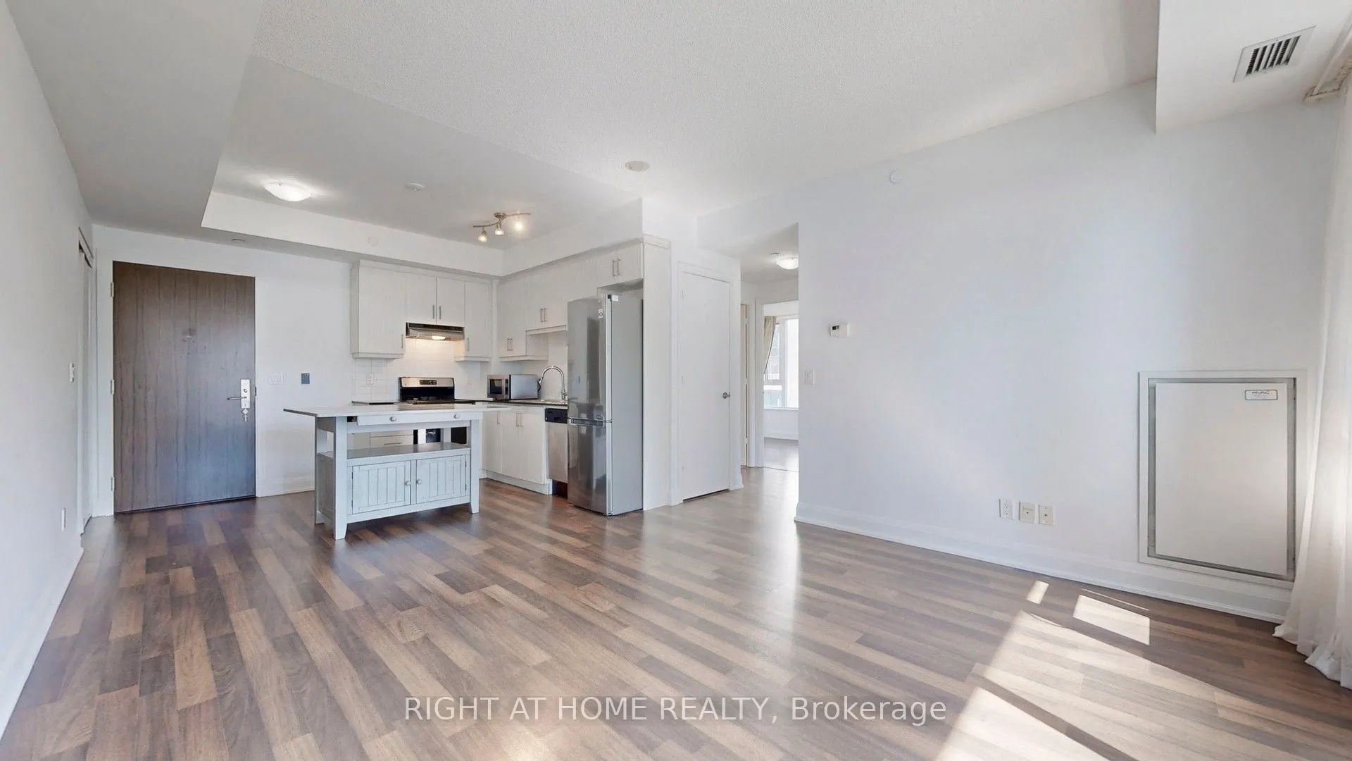 68 Canterbury Place, #902