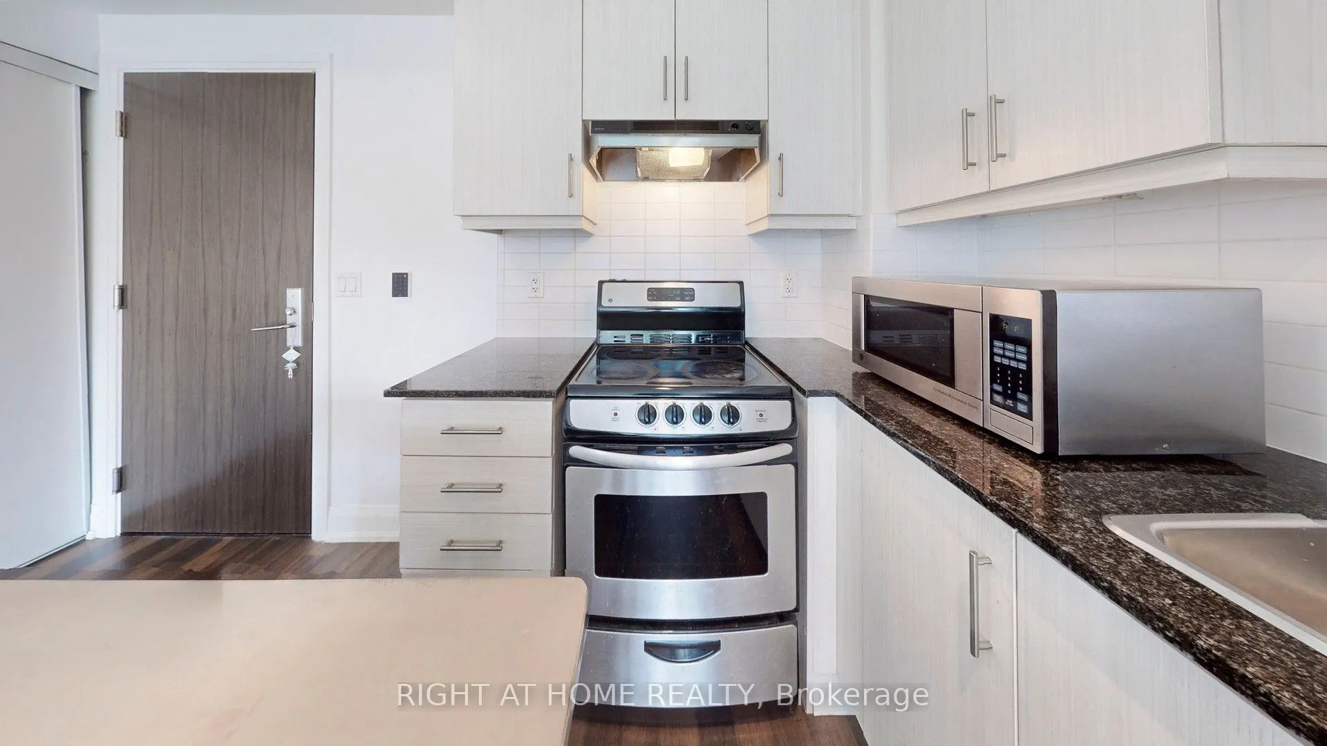 68 Canterbury Place, #902