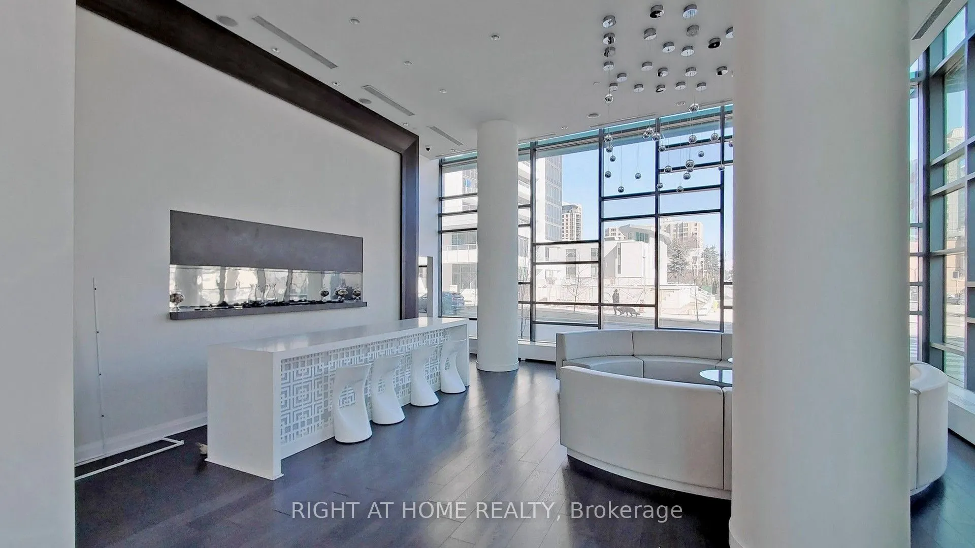 68 Canterbury Place, #902