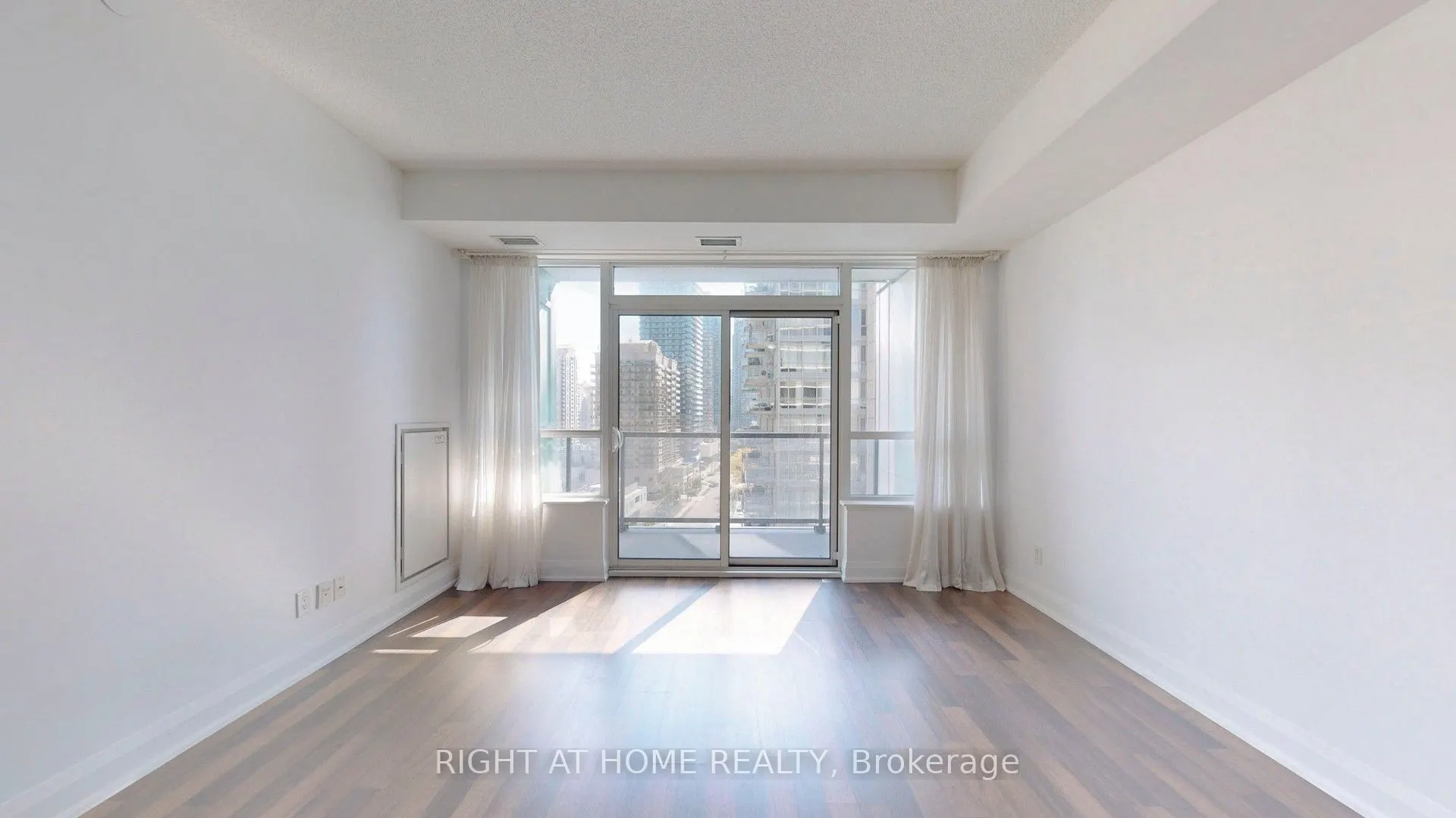68 Canterbury Place, #902