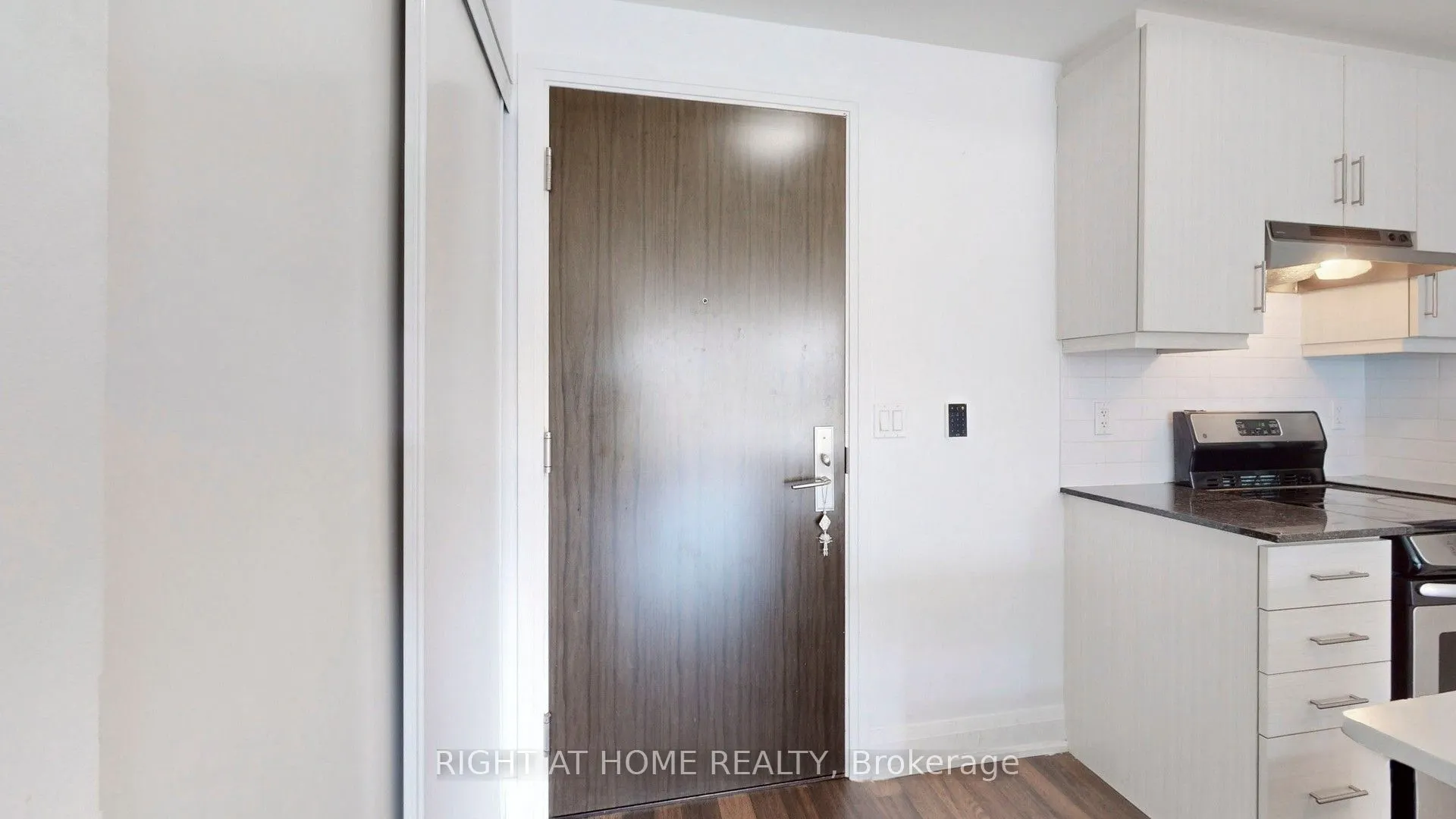 68 Canterbury Place, #902