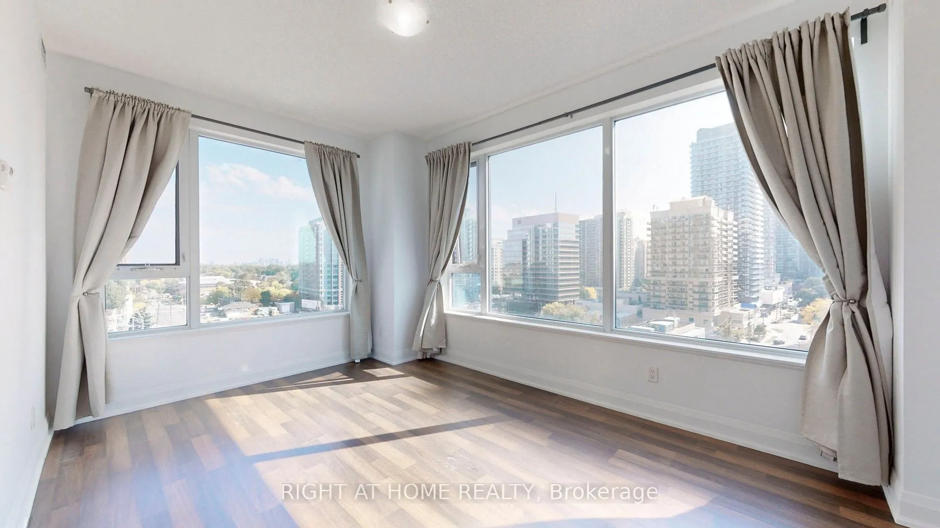 68 Canterbury Place, #902