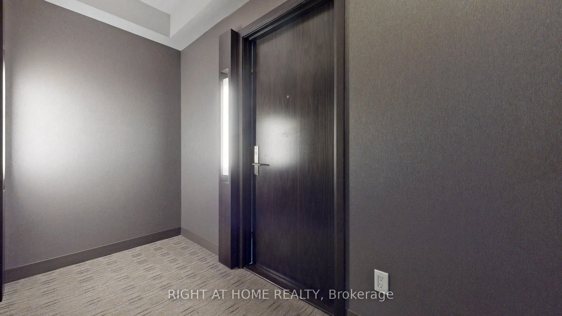 68 Canterbury Place, #902