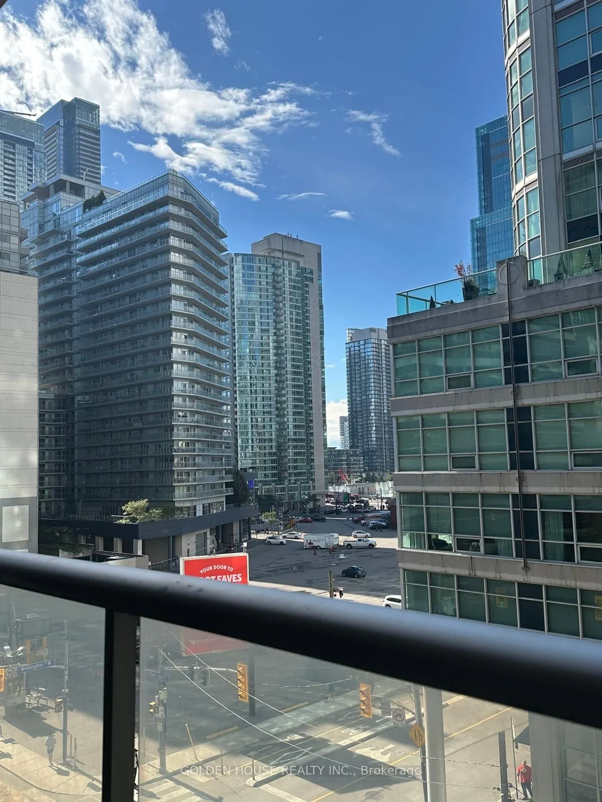 270 Wellington Street W, #618