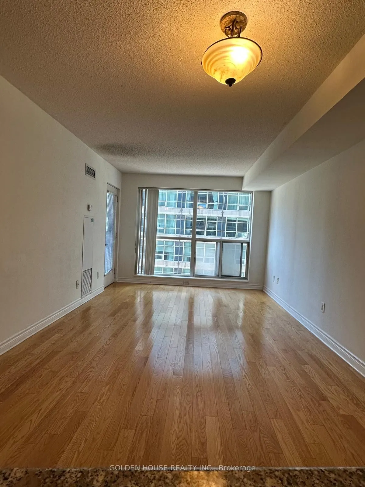 270 Wellington Street W, #618