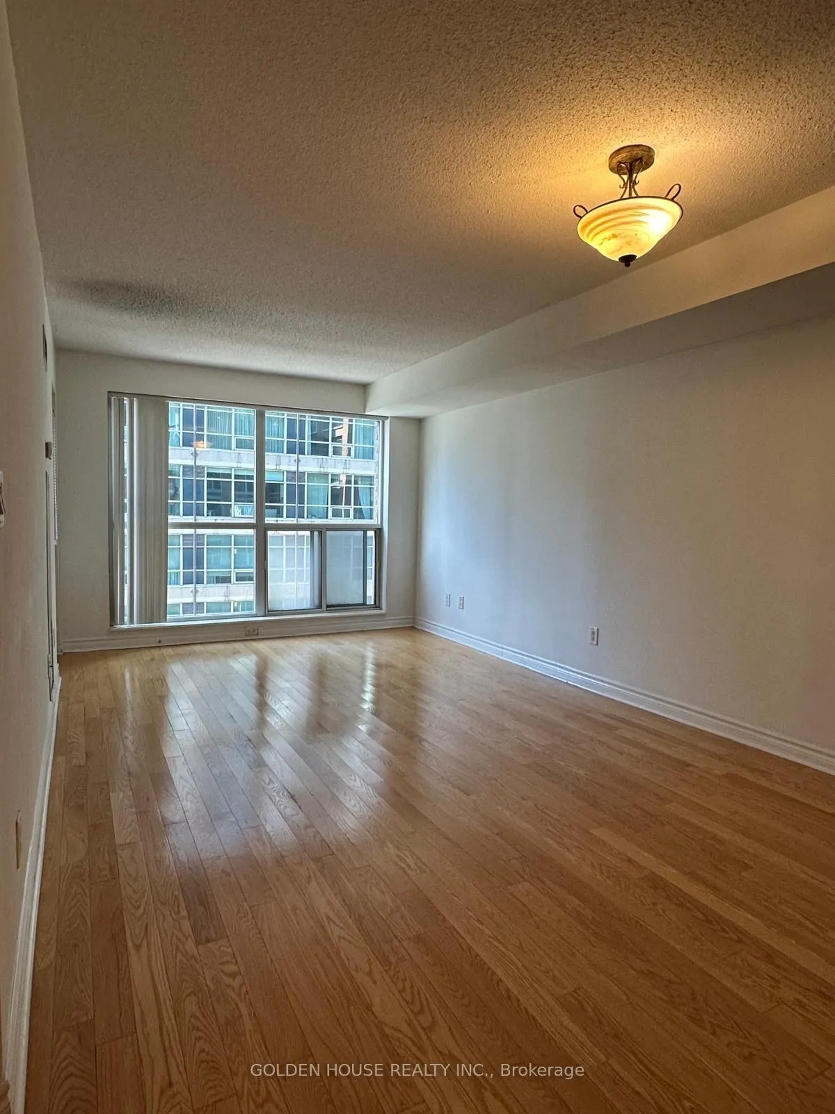 270 Wellington Street W, #618