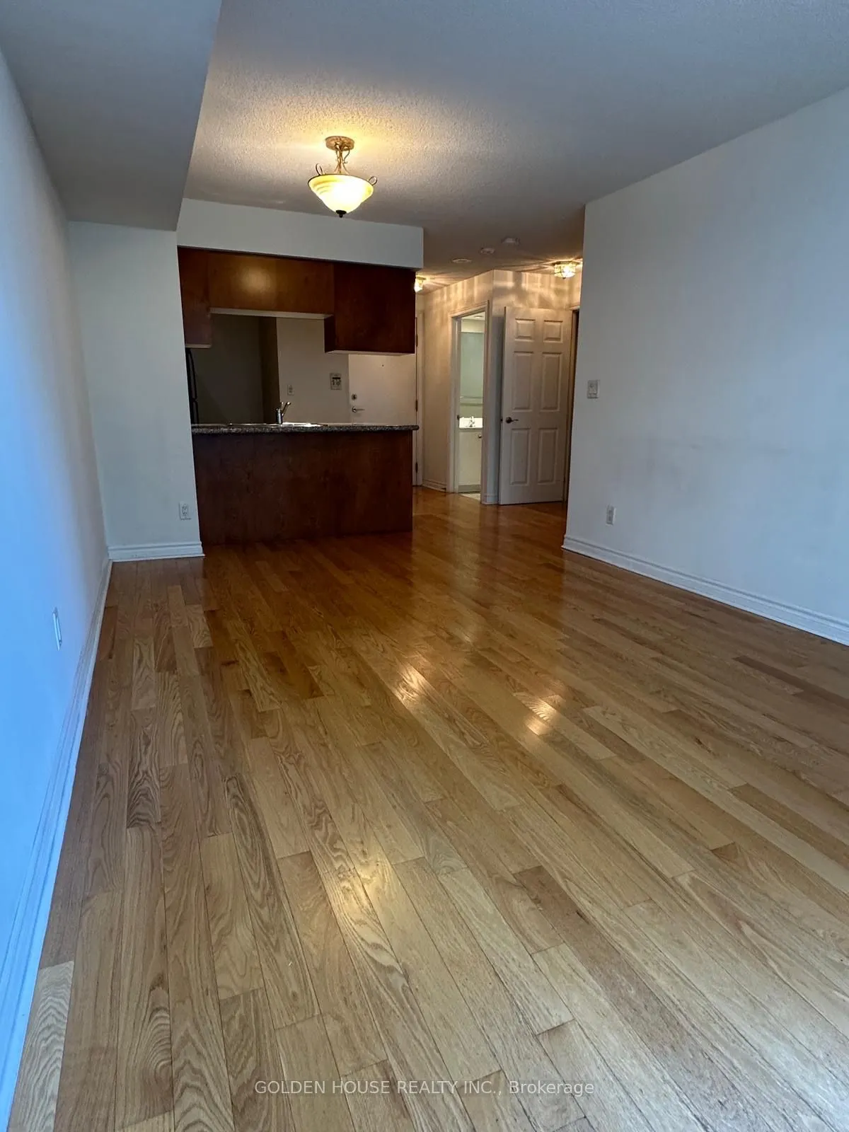 270 Wellington Street W, #618