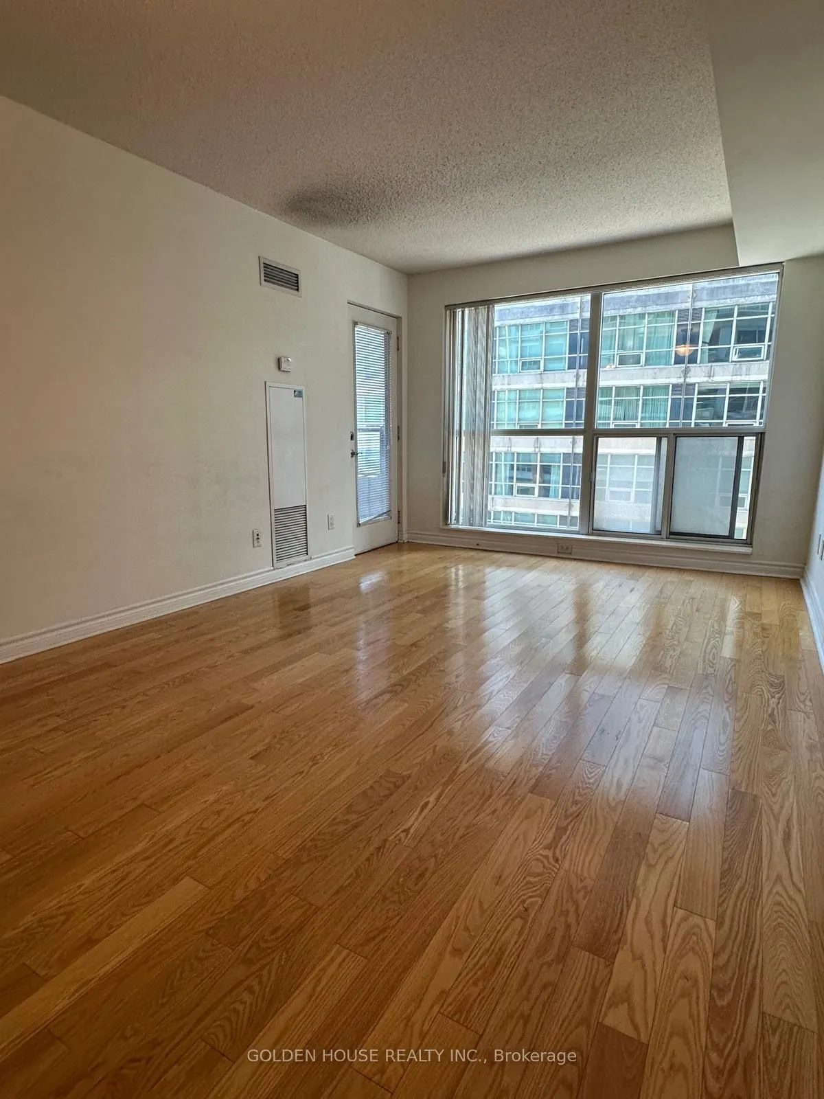 270 Wellington Street W, #618