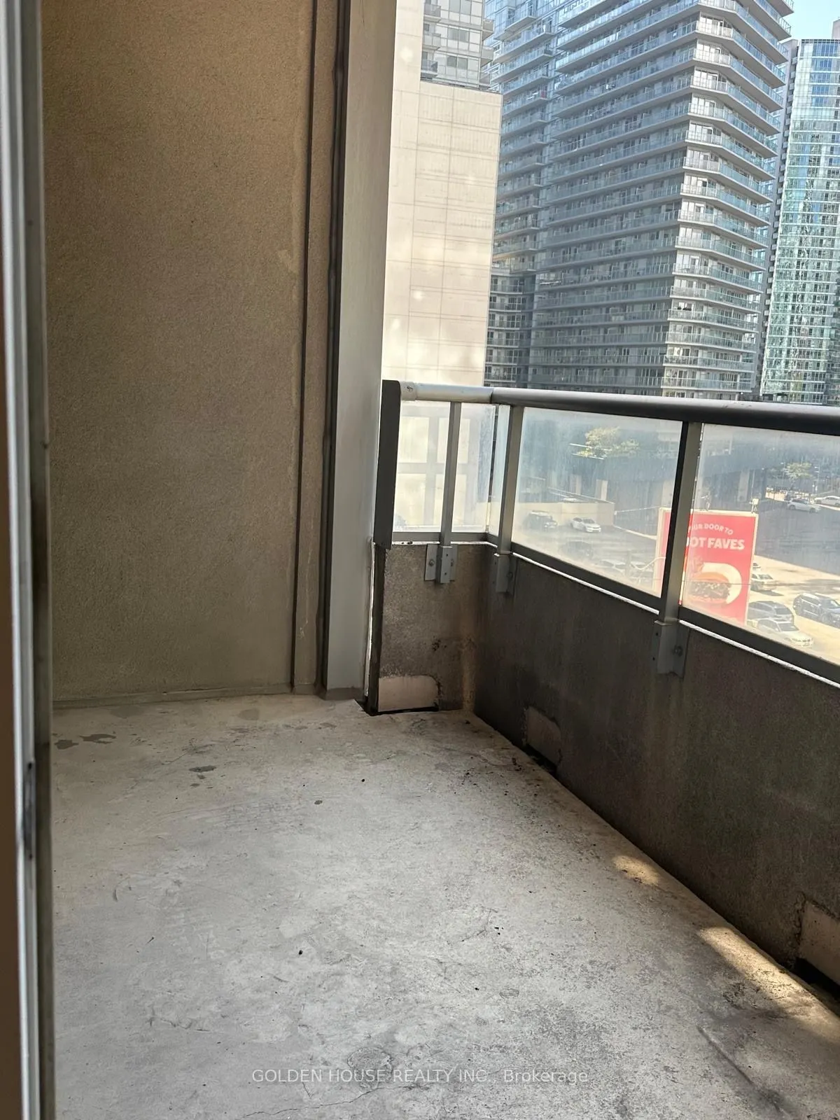 270 Wellington Street W, #618