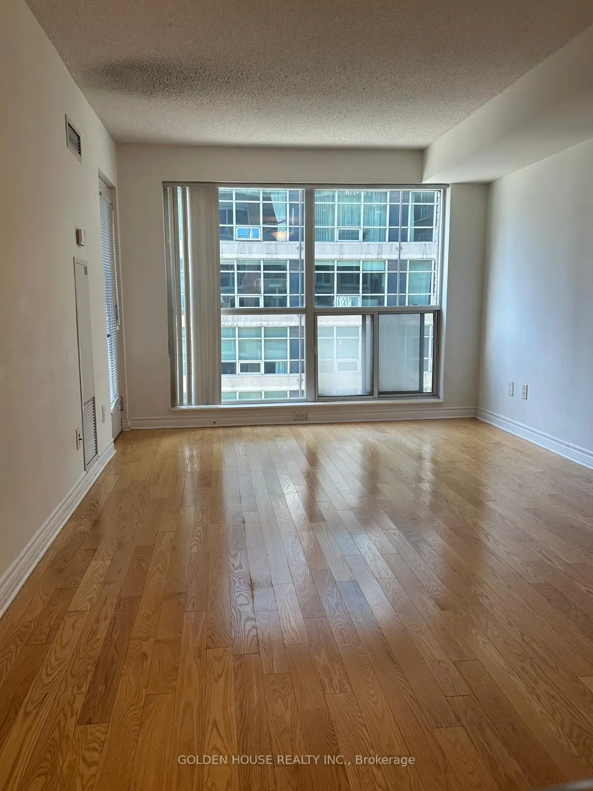 270 Wellington Street W, #618