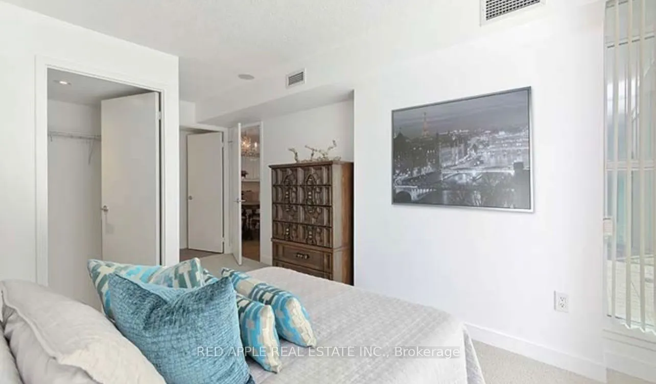 15 Singer Court, #216
