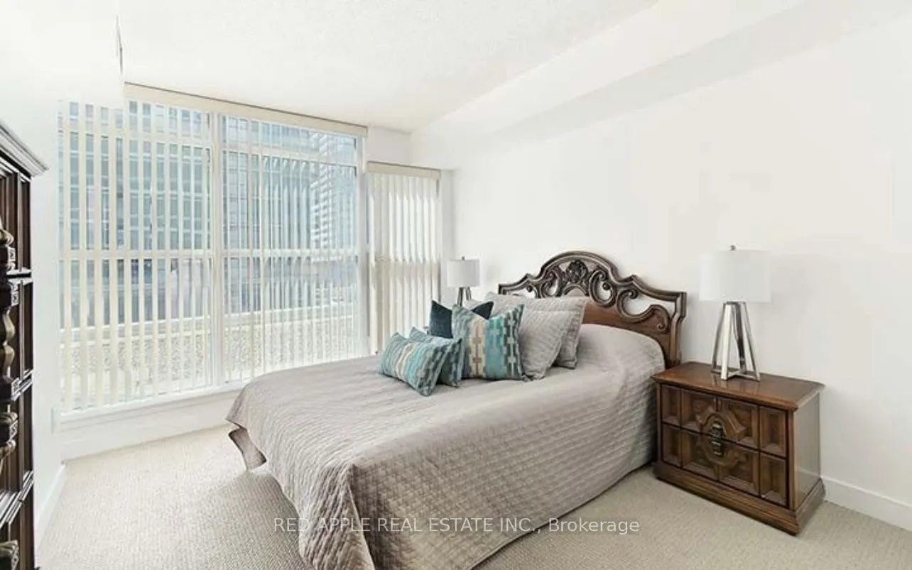15 Singer Court, #216