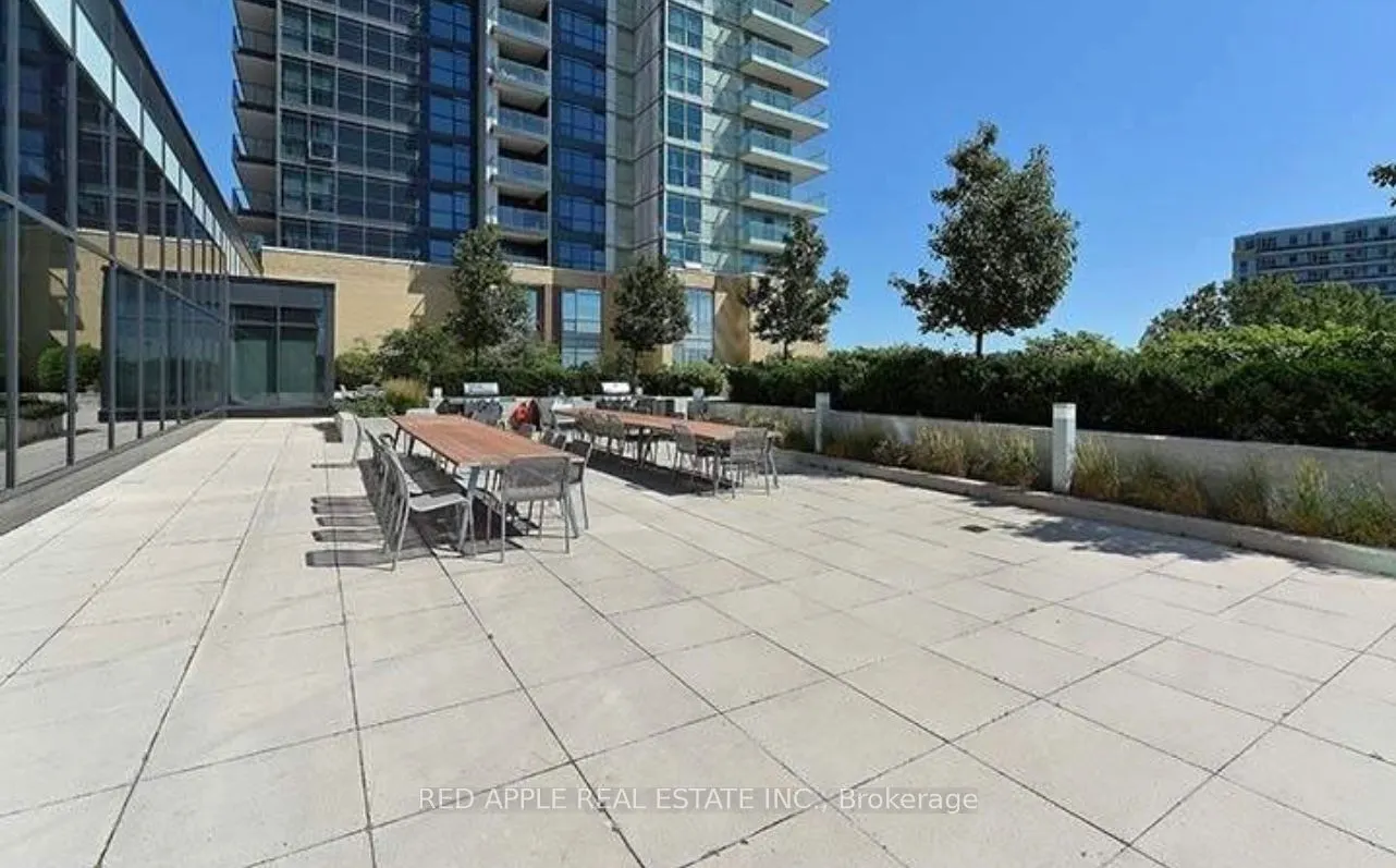 15 Singer Court, #216