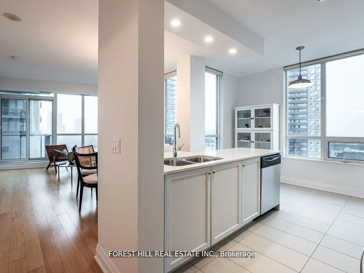 530 St Clair Avenue W, #707
