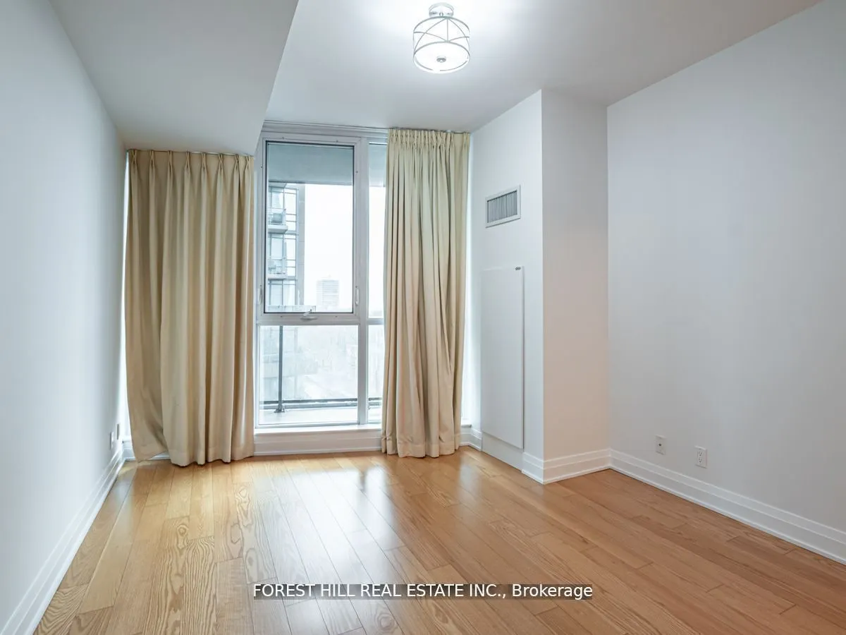 530 St Clair Avenue W, #707