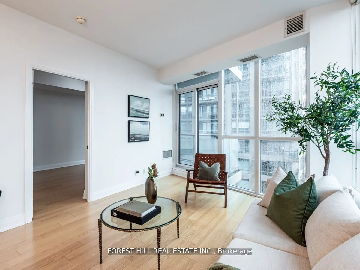 530 St Clair Avenue W, #707