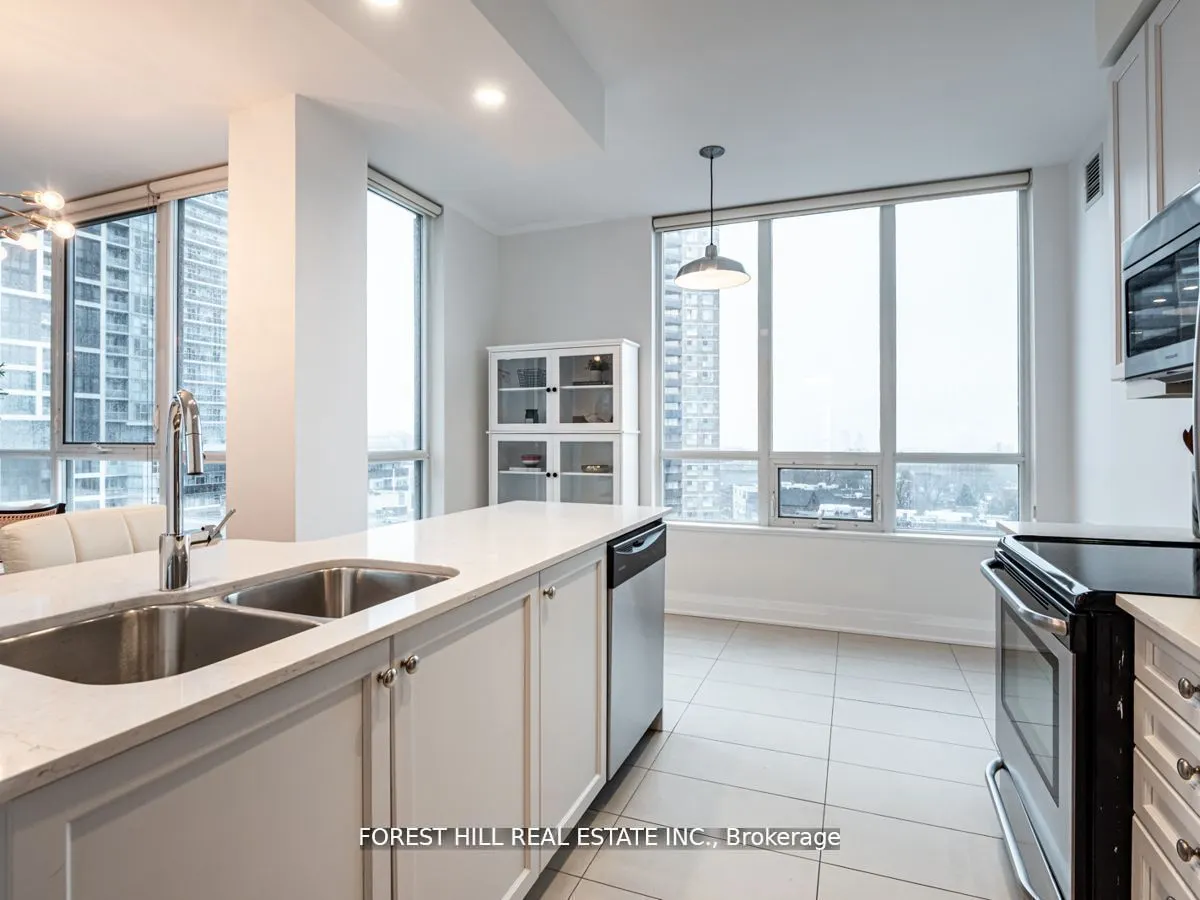 530 St Clair Avenue W, #707