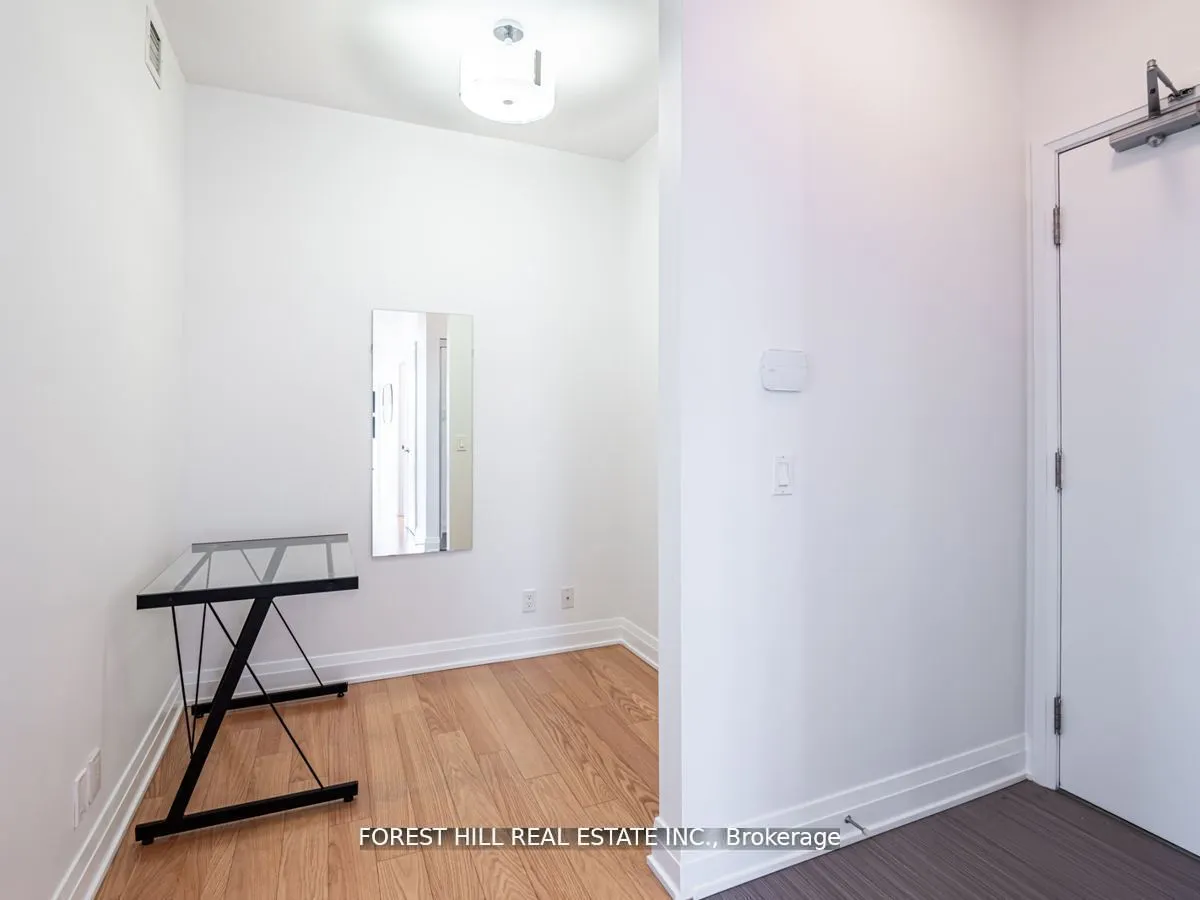 530 St Clair Avenue W, #707