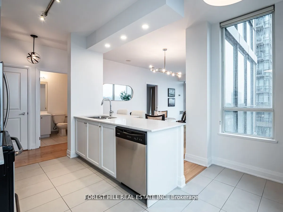 530 St Clair Avenue W, #707