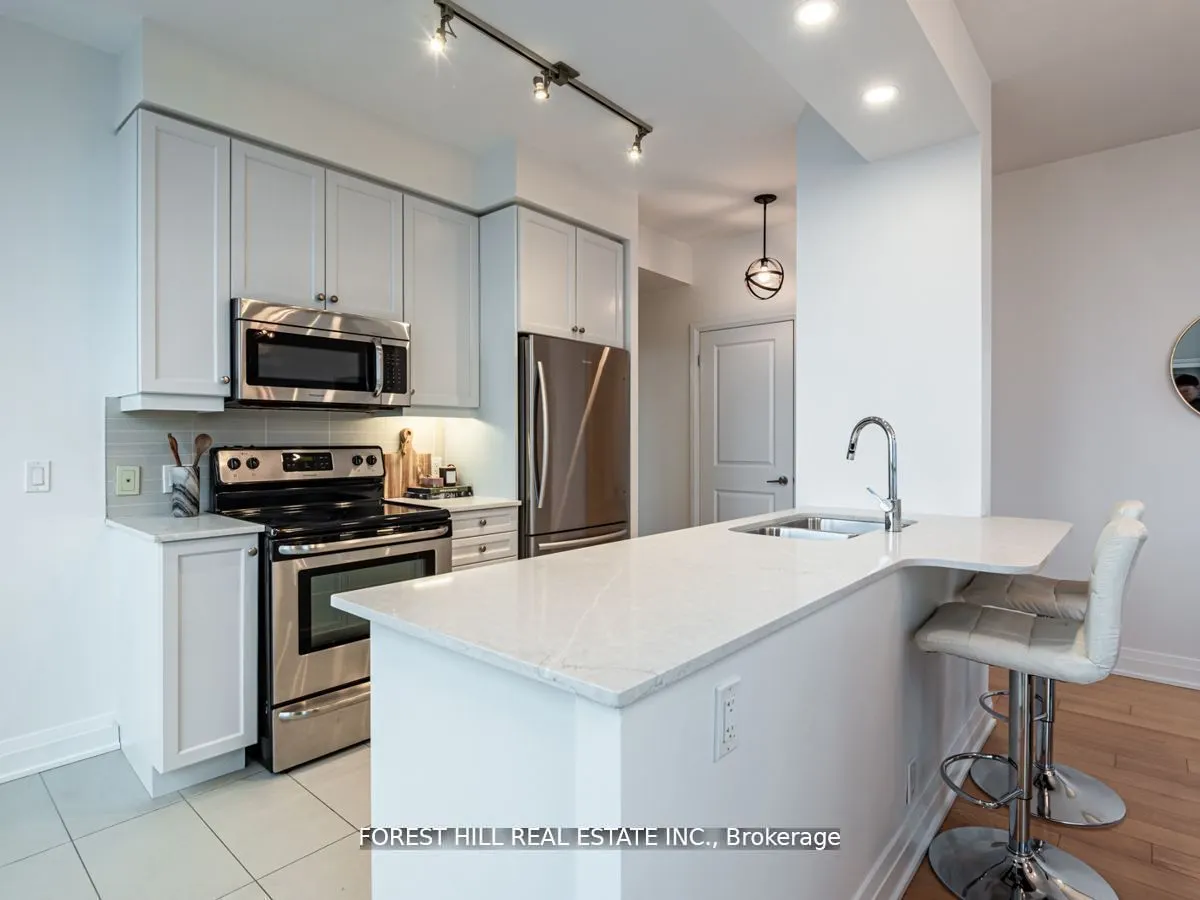 530 St Clair Avenue W, #707