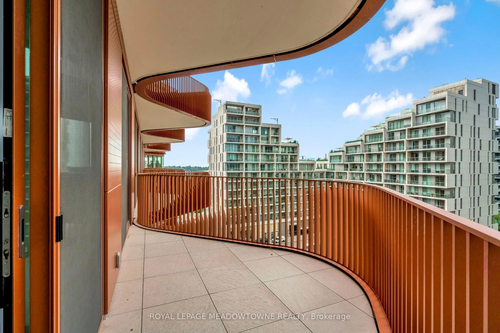 155 Merchants' Wharf, #826