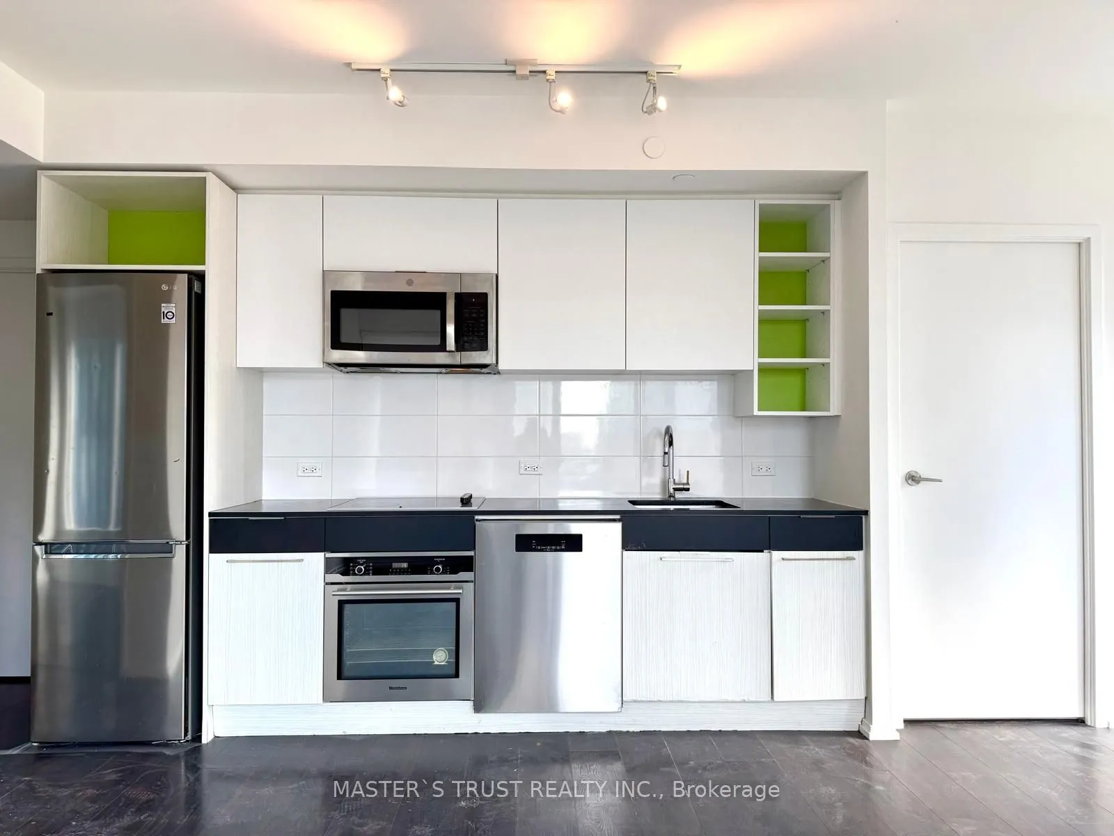 68 Shuter Street, #1605