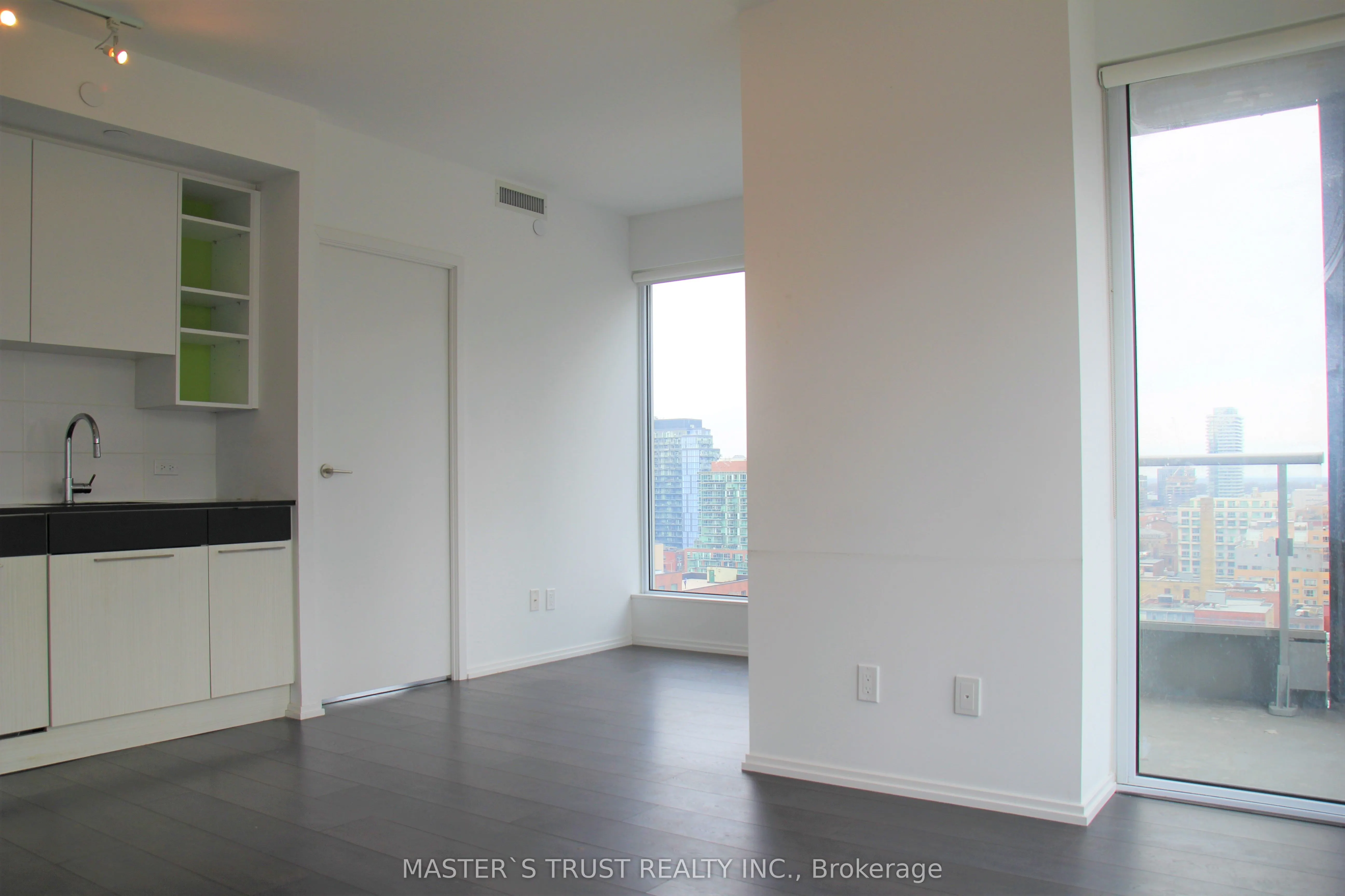 68 Shuter Street, #1605
