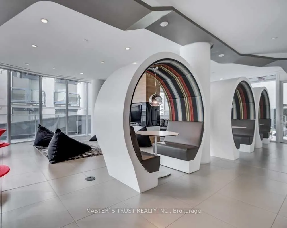 68 Shuter Street, #1605