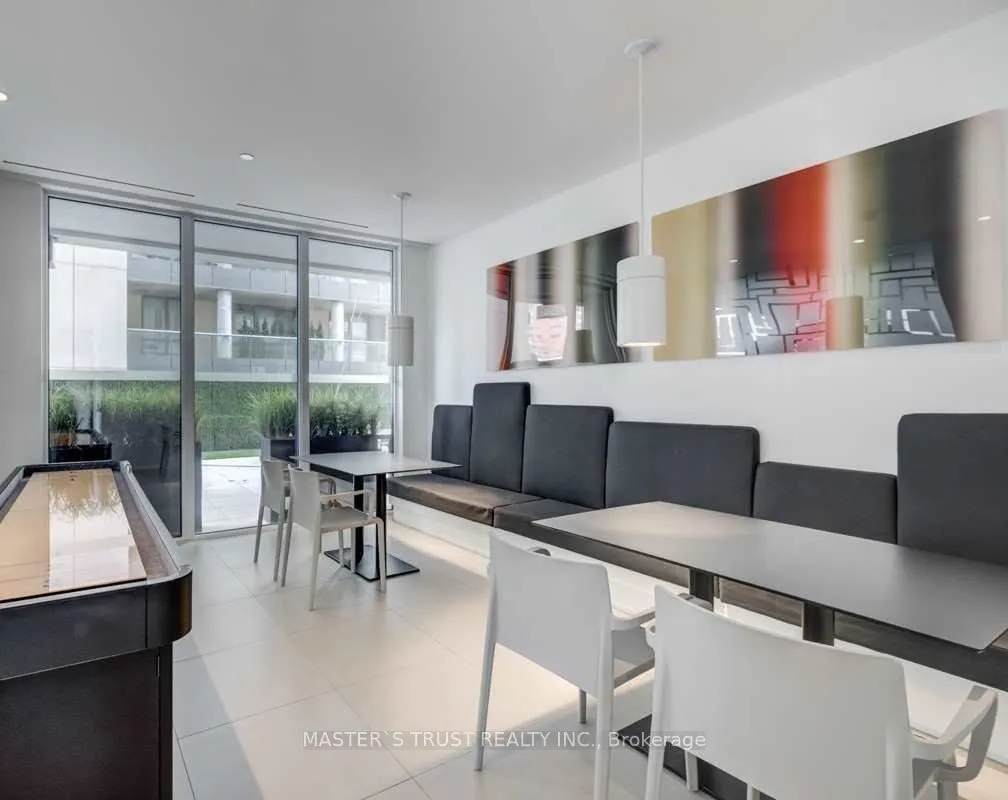 68 Shuter Street, #1605