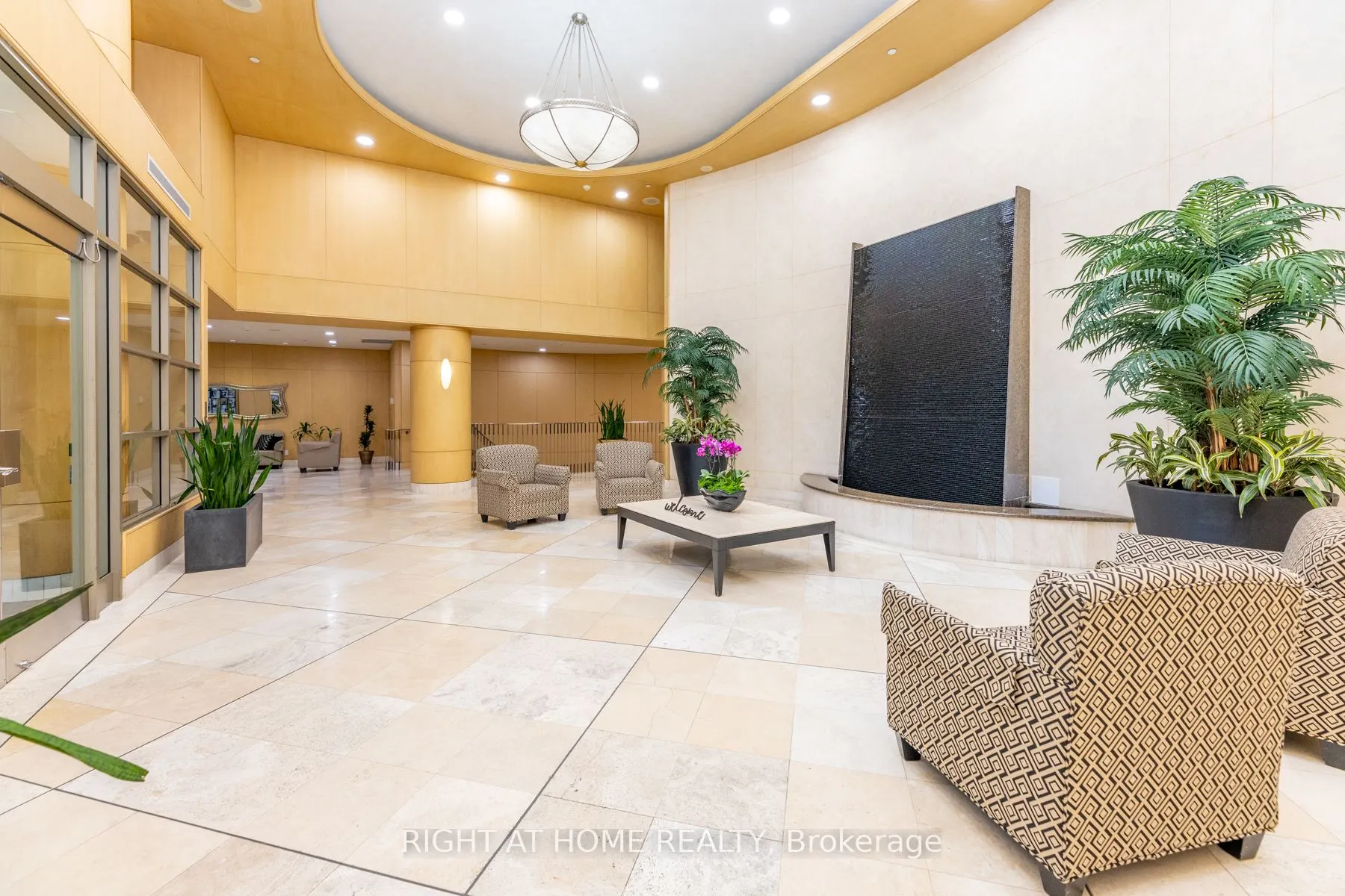 123 Eglinton Avenue E, #813