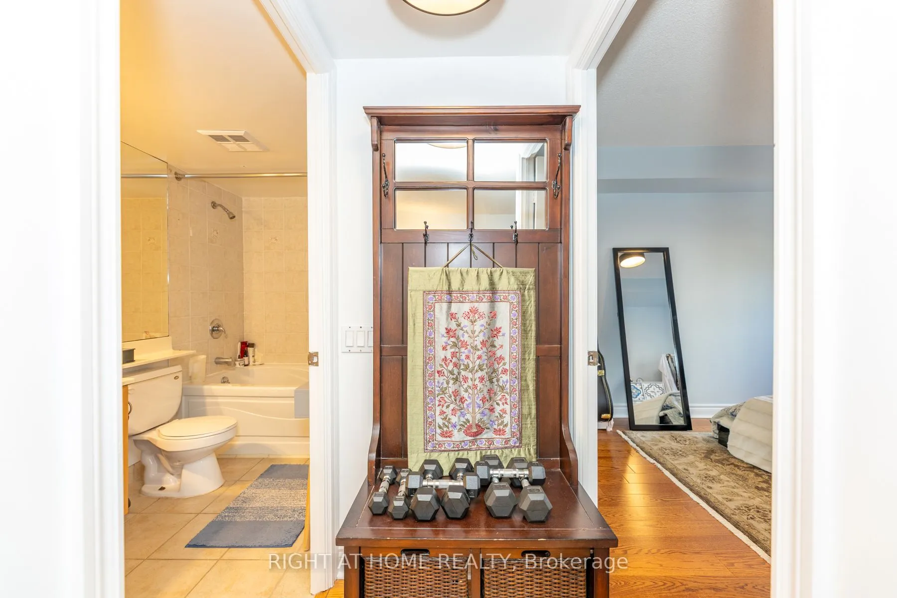 123 Eglinton Avenue E, #813