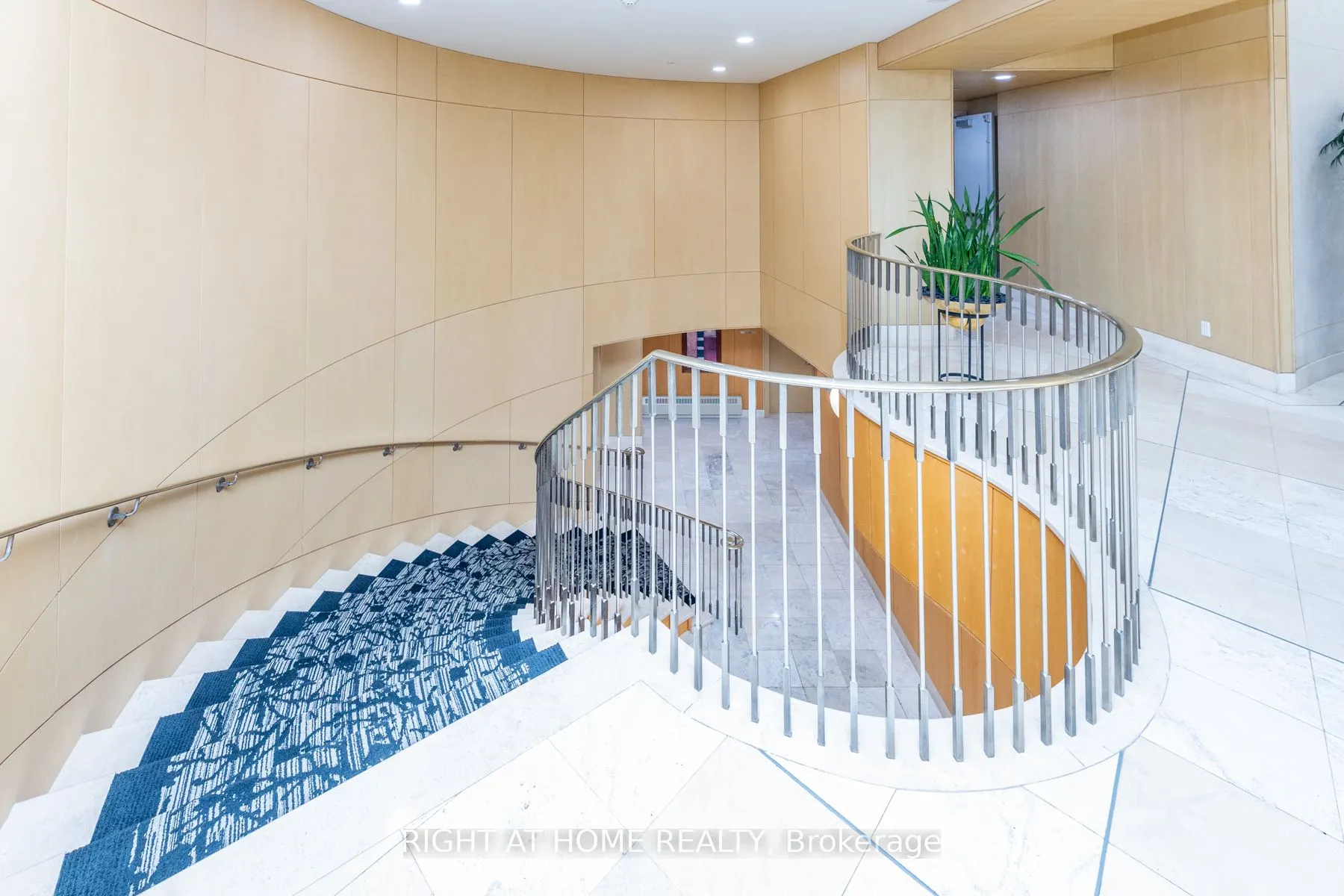 123 Eglinton Avenue E, #813