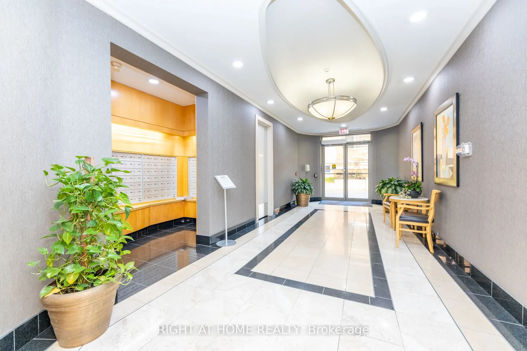 123 Eglinton Avenue E, #813