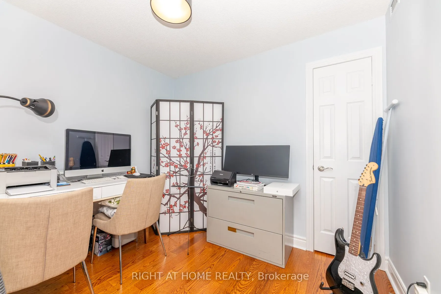 123 Eglinton Avenue E, #813