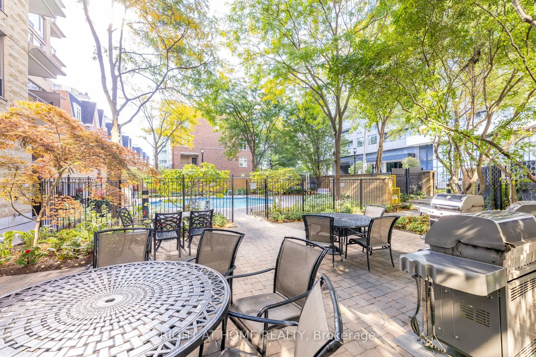123 Eglinton Avenue E, #813