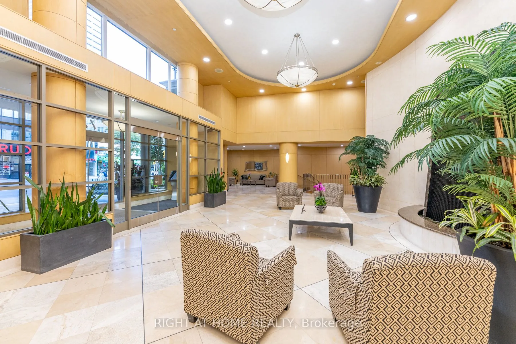 123 Eglinton Avenue E, #813